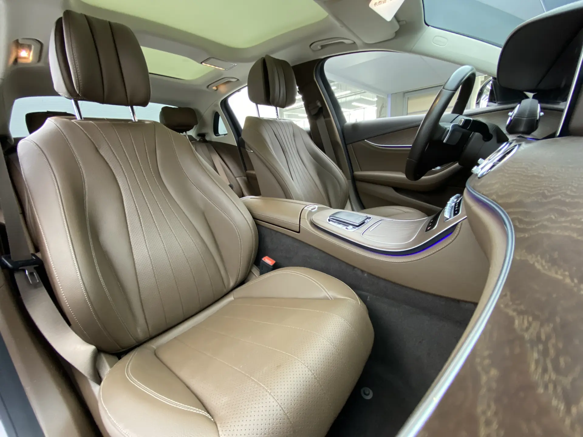 Mercedes-Benz E 300 L, 2023 10