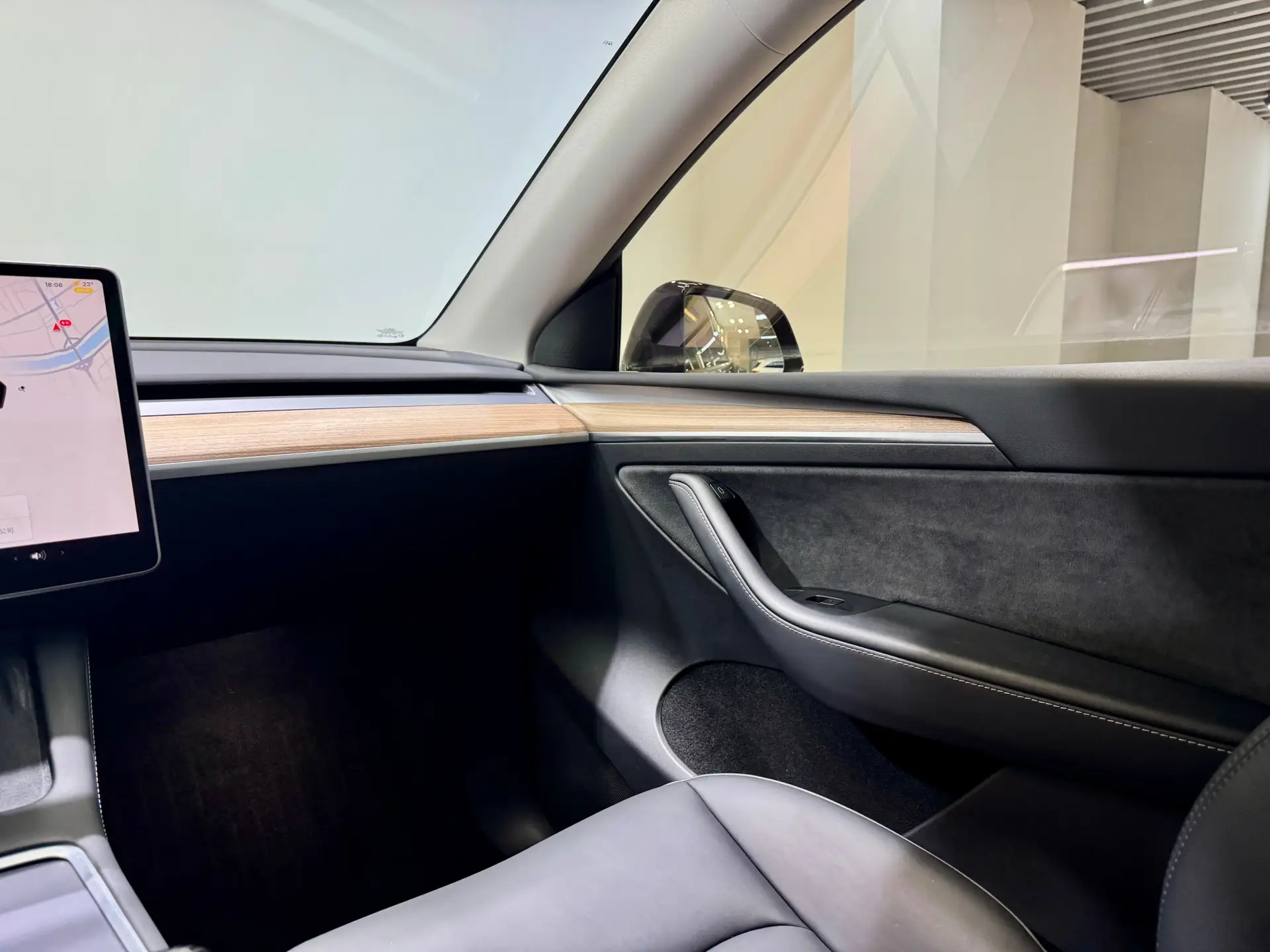 Tesla Model Y, 2023 15