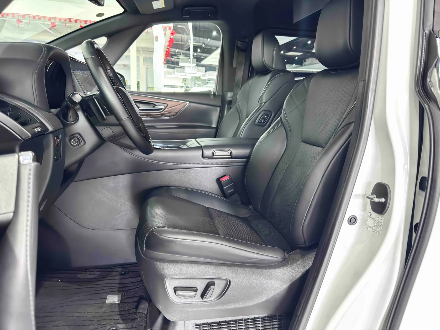 Toyota Alphard, 2024 17