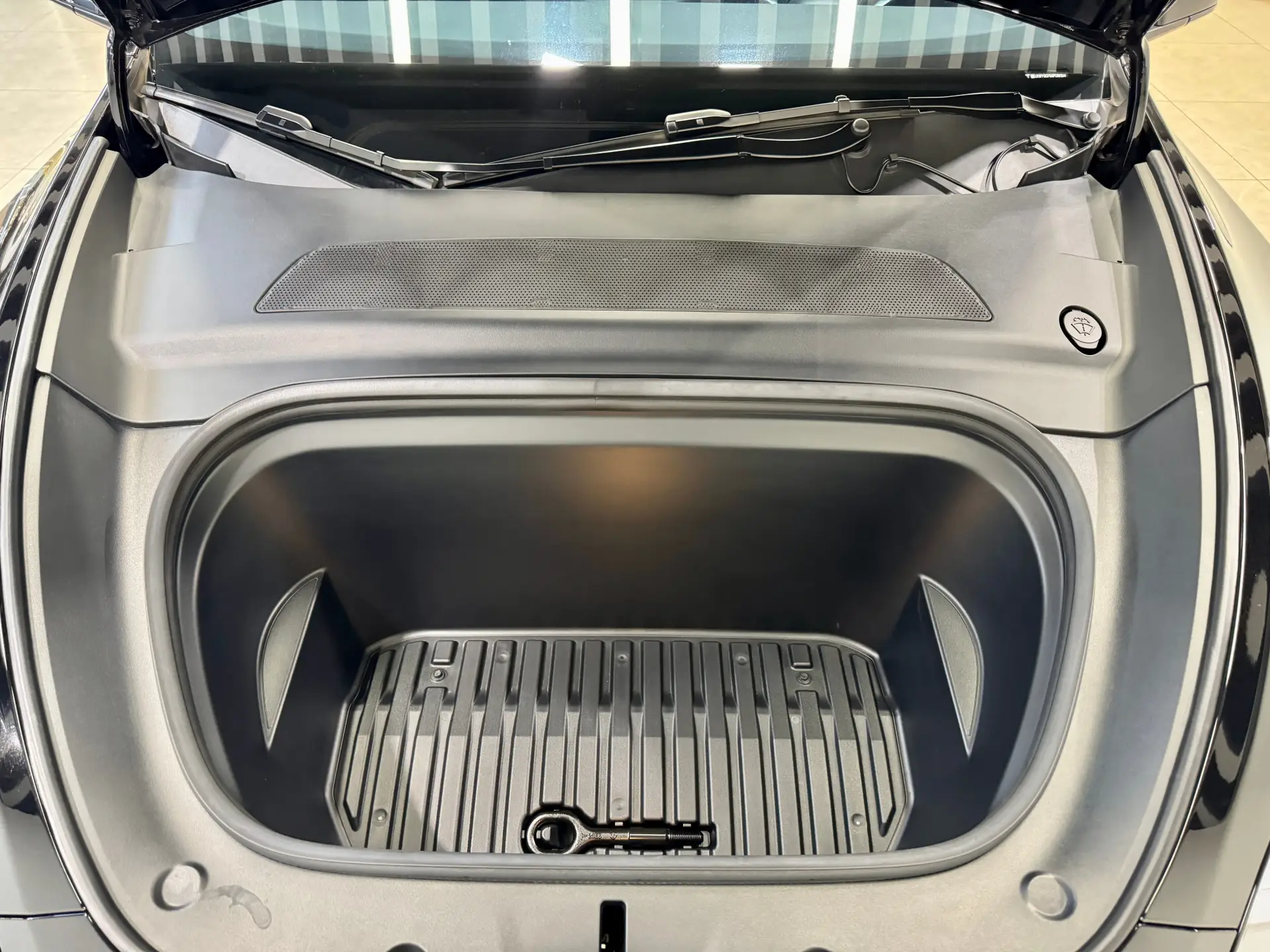 Tesla Model Y, 2023 19