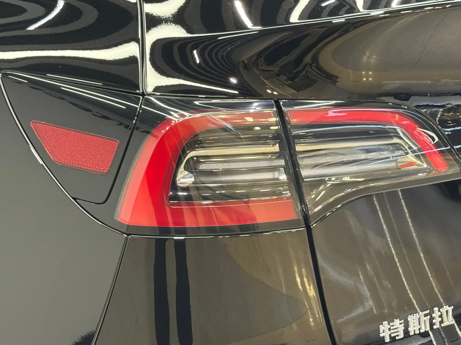 Tesla Model Y, 2023 4
