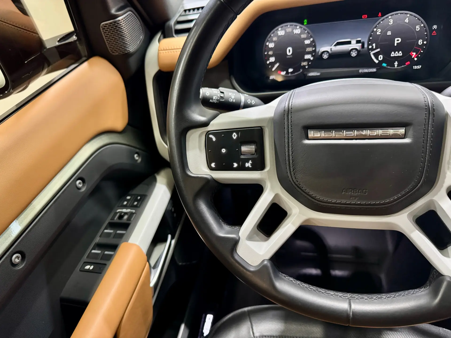 Land Rover Defender, 2023 12