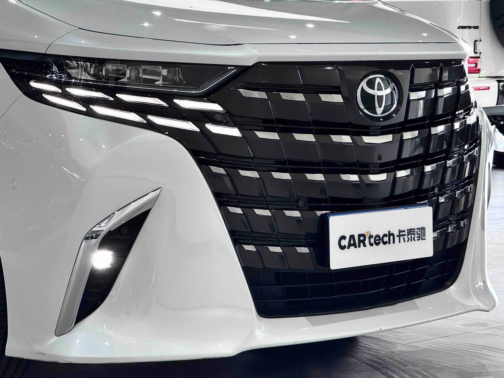 Toyota Alphard, 2024 10