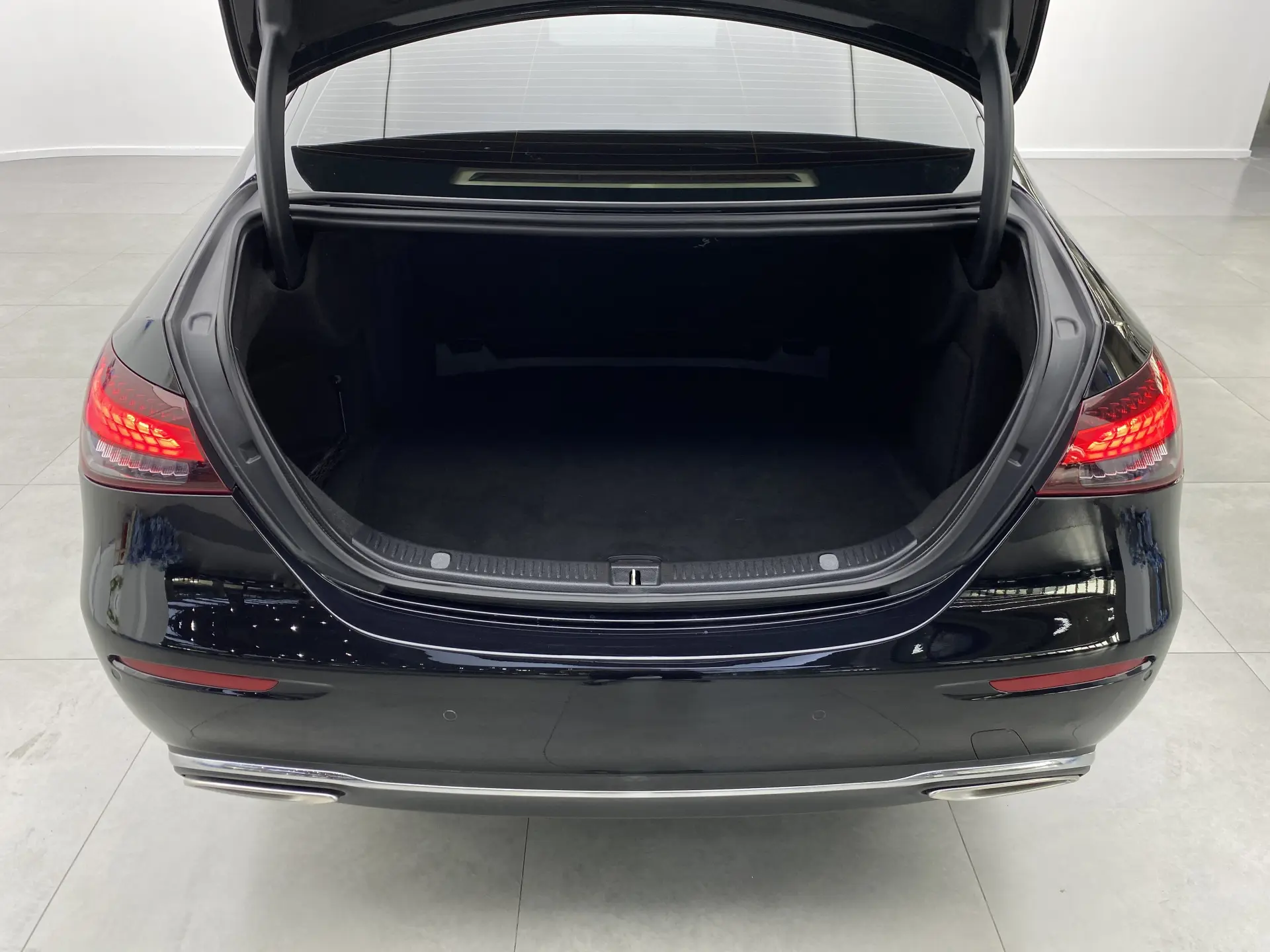 Mercedes-Benz E 300 L, 2023 29