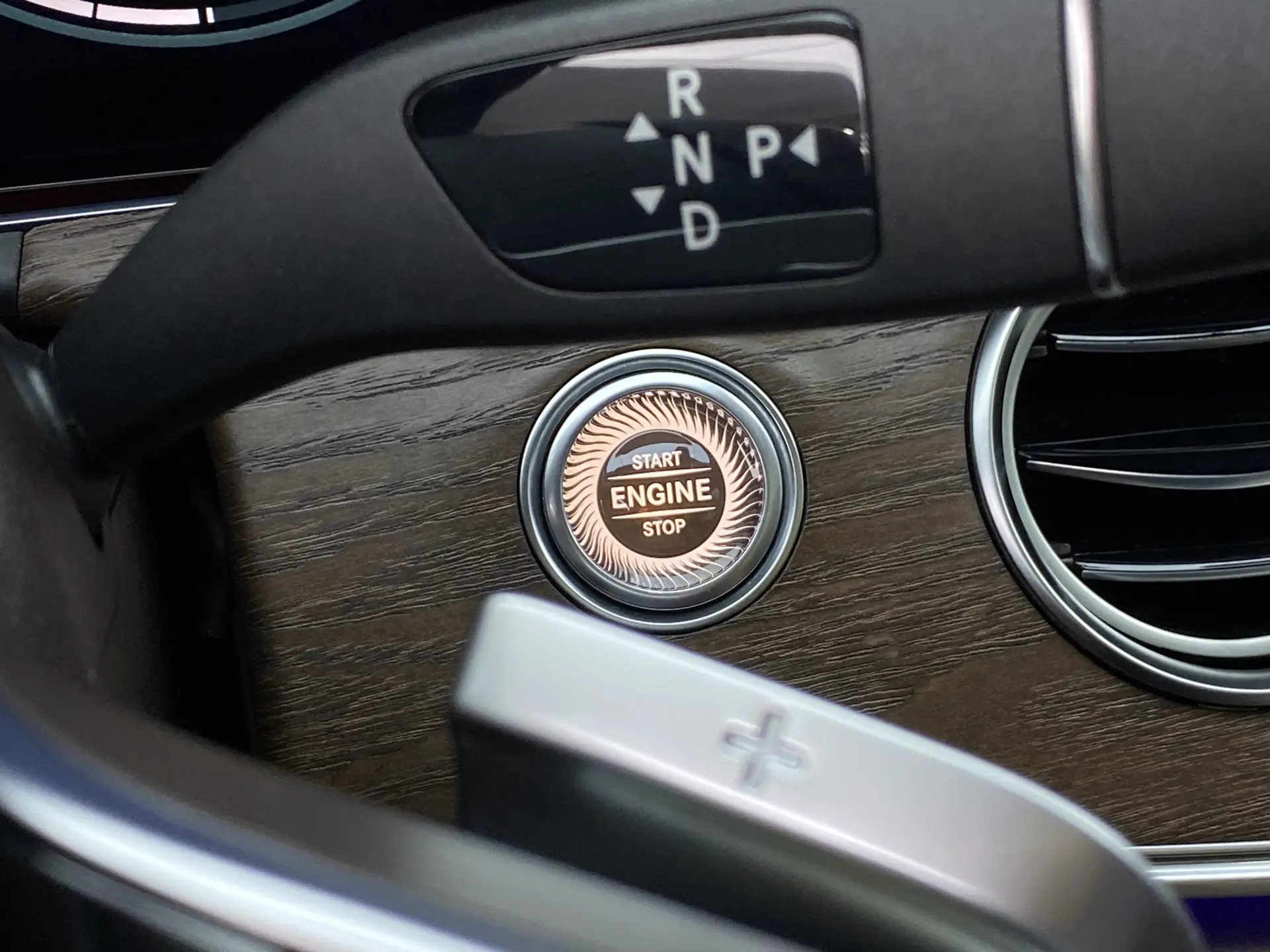 Mercedes-Benz E 300 L, 2023 25