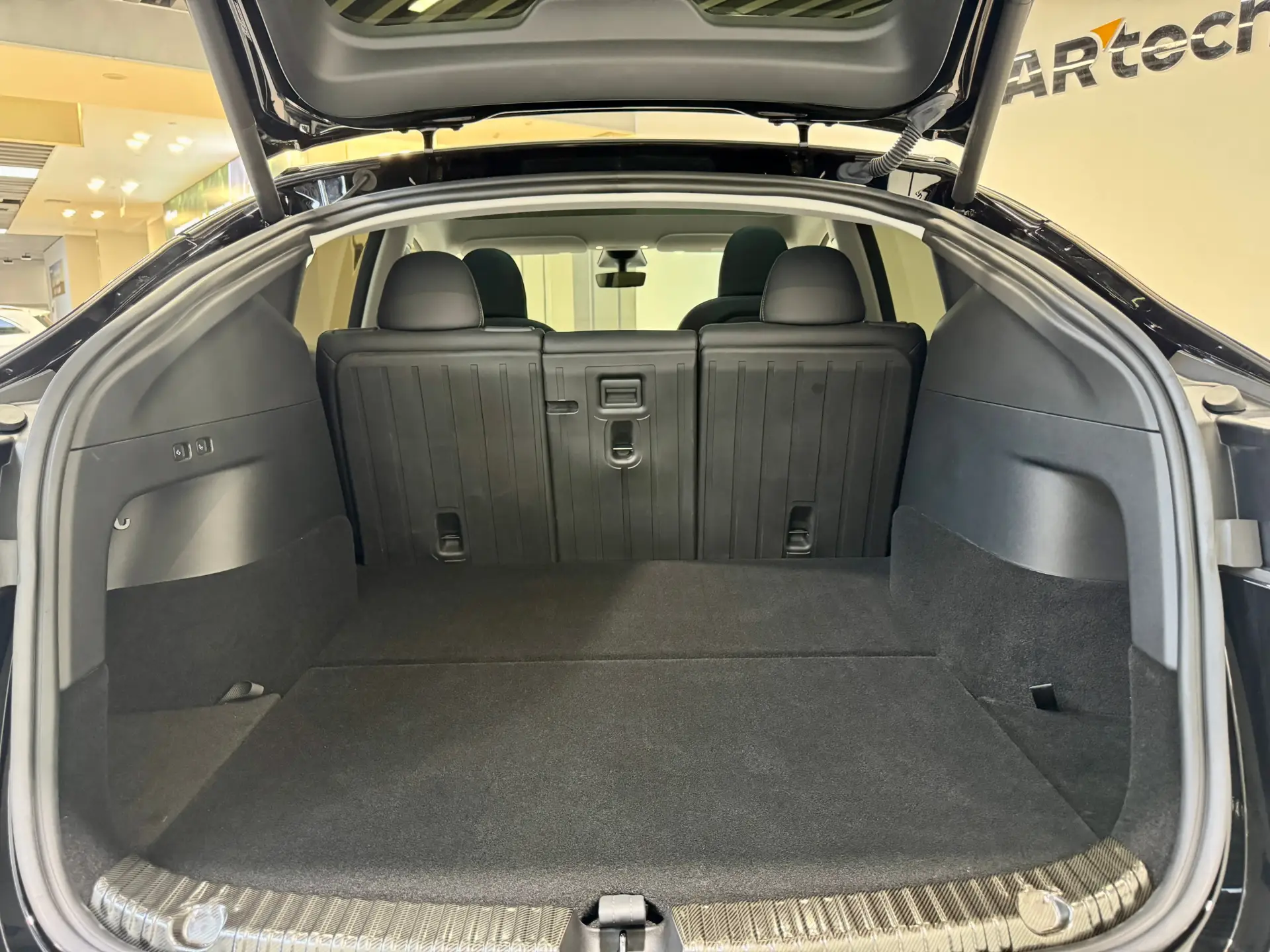 Tesla Model Y, 2023 21