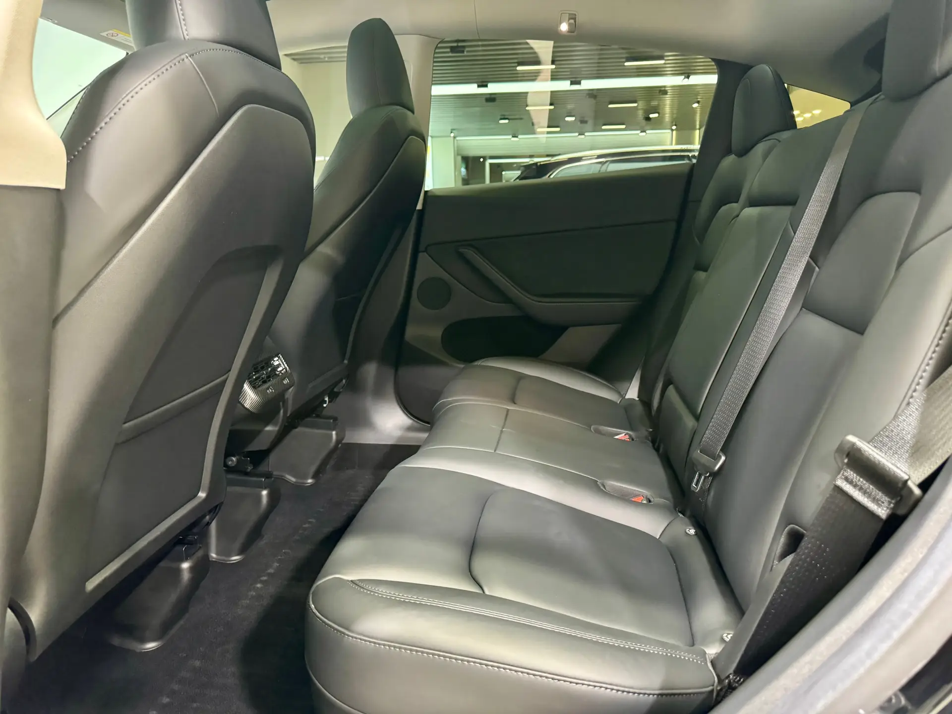 Tesla Model Y, 2023 16