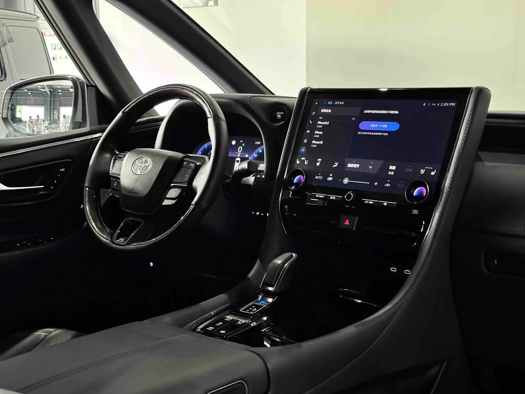 Toyota Alphard, 2024 37
