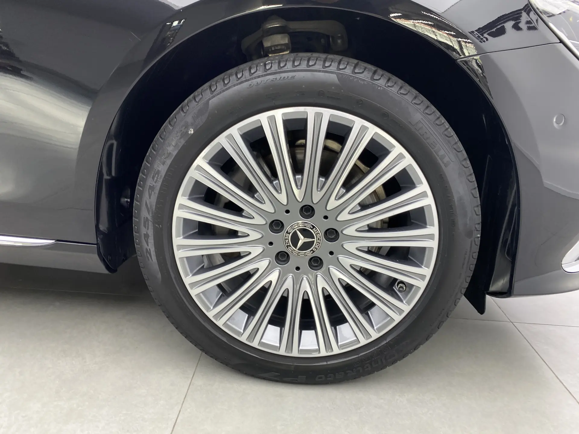 Mercedes-Benz E 300 L, 2023 35