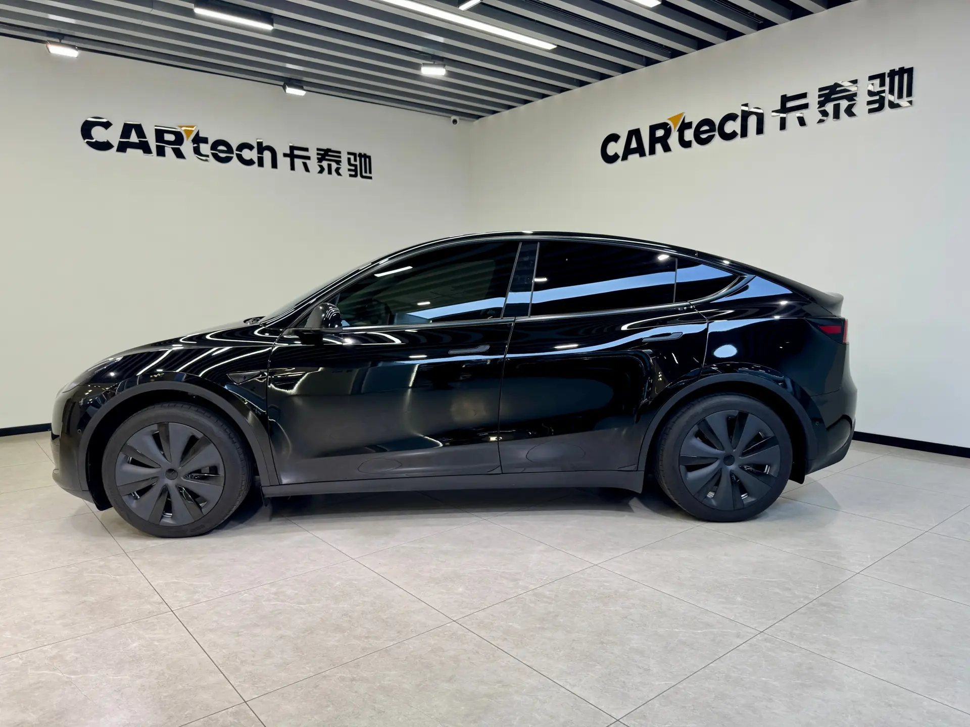 Tesla Model Y, 2023 28