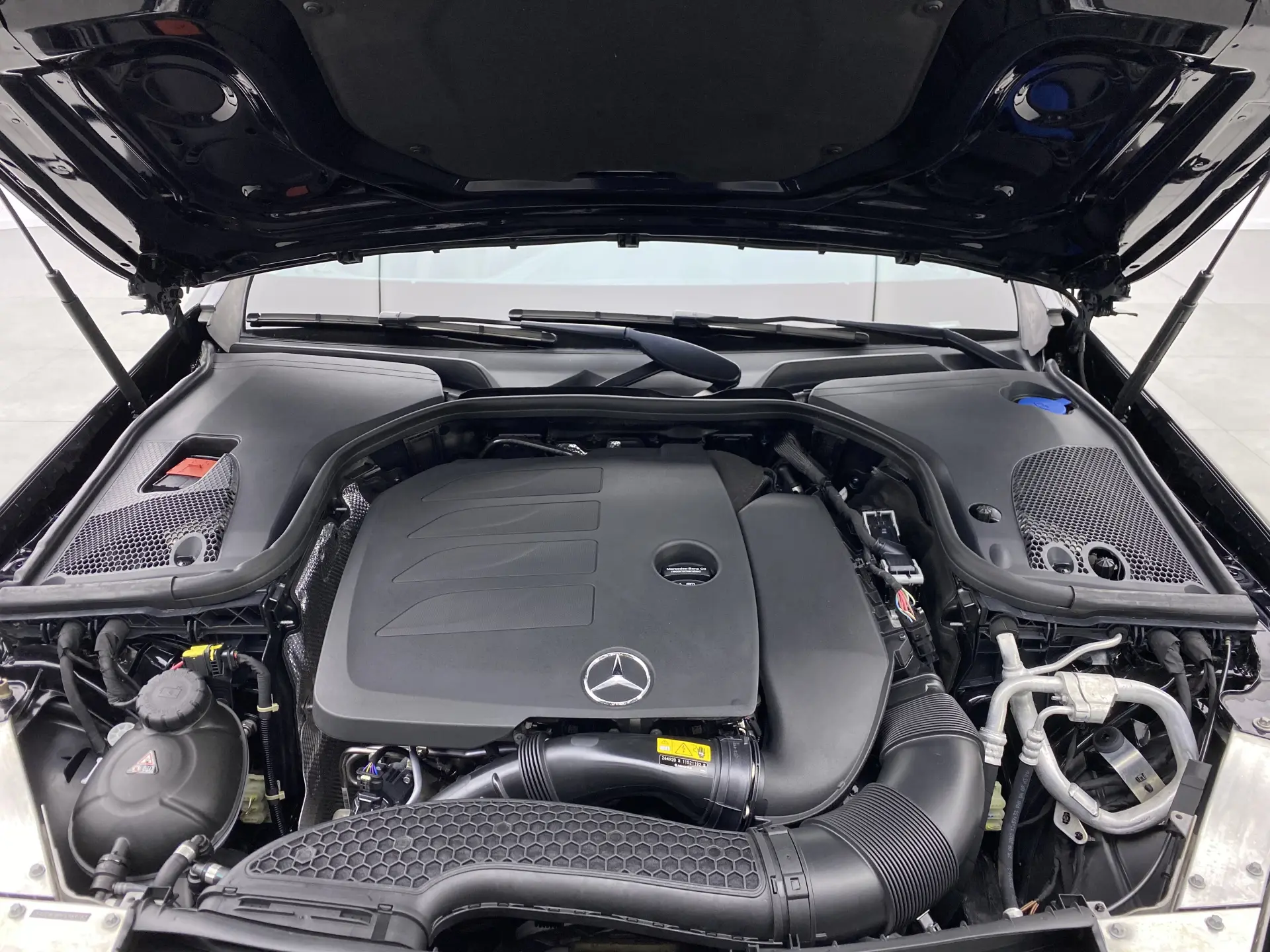 Mercedes-Benz E 300 L, 2023 26