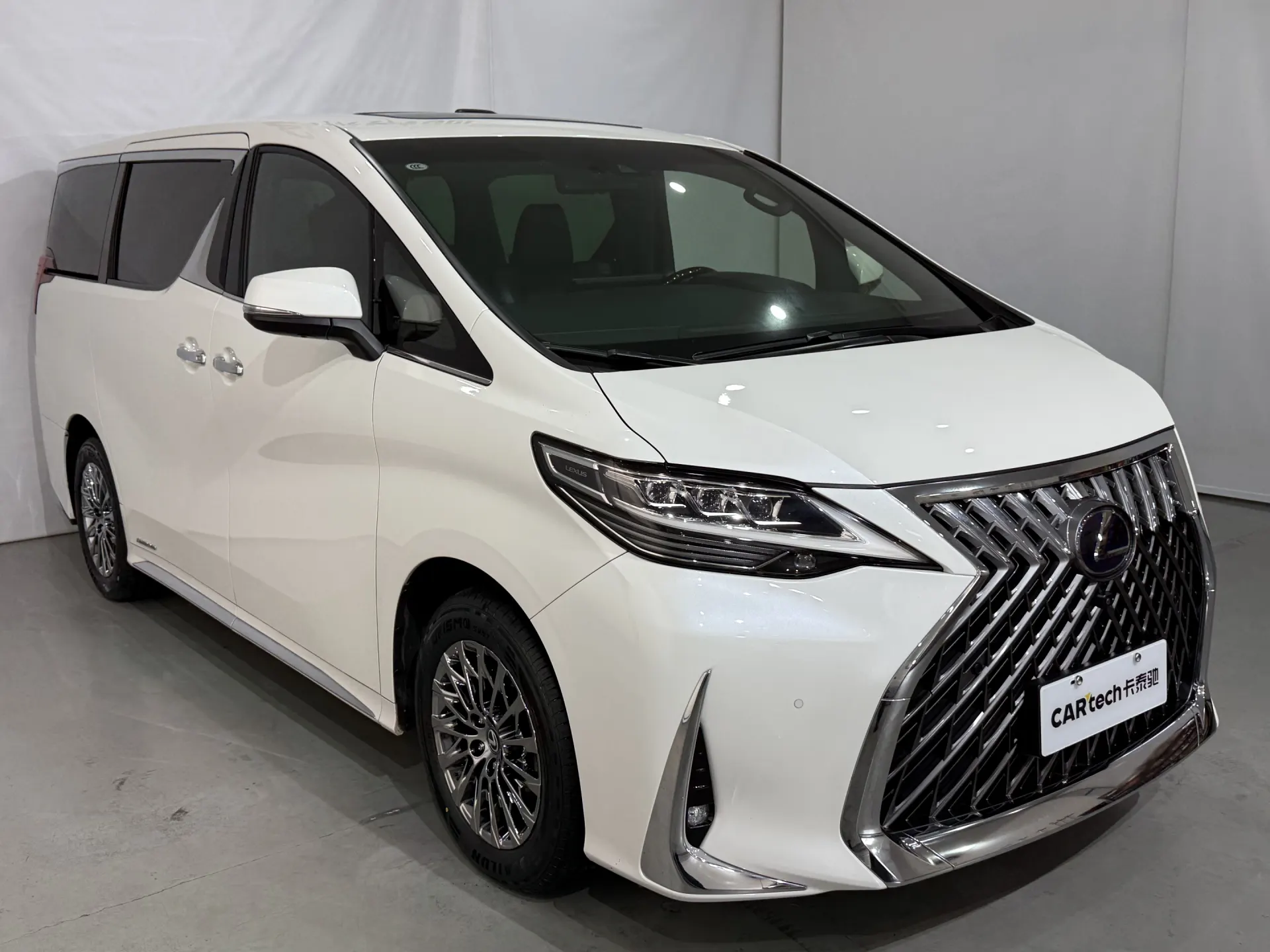 Lexus LM 300h, 2020 2