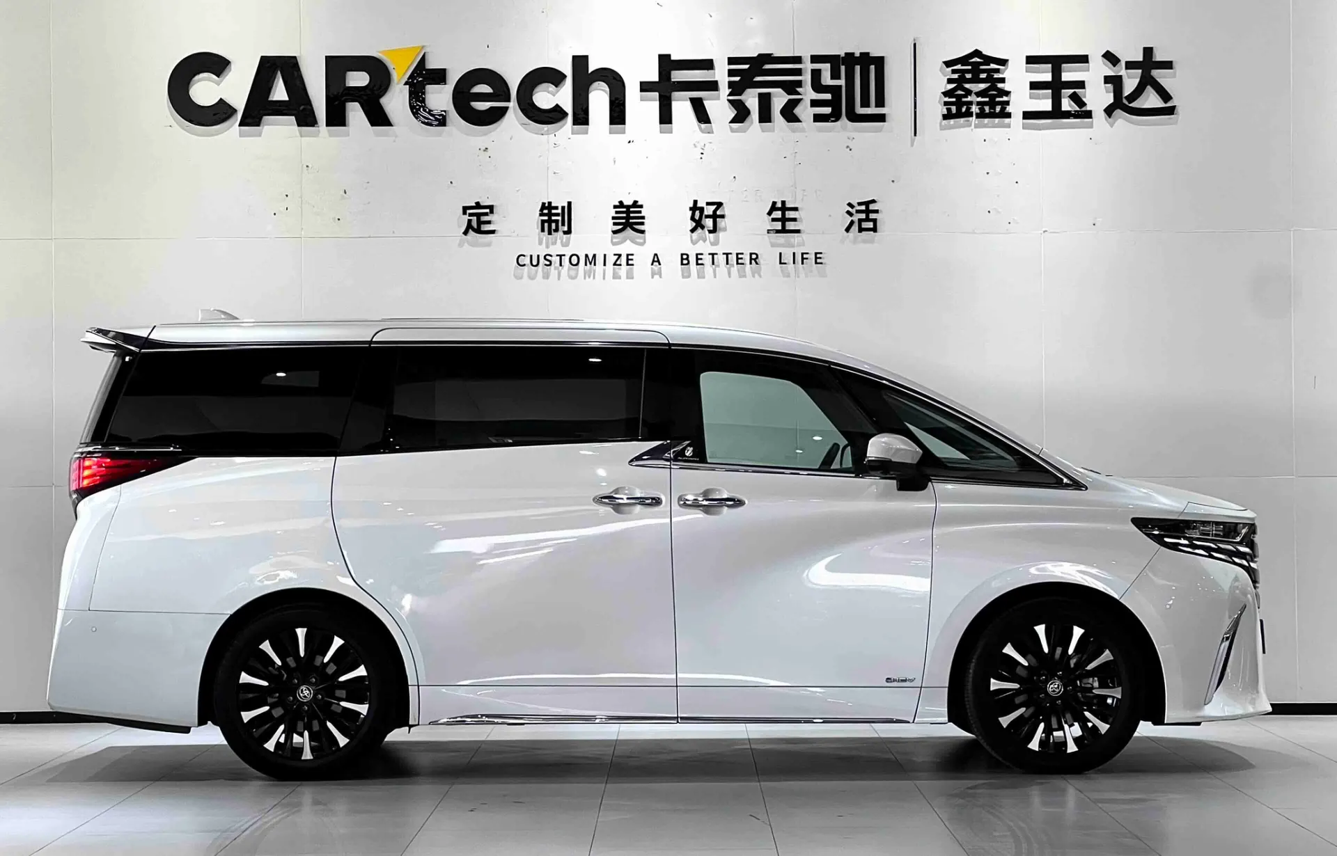 Toyota Alphard, 2024 4
