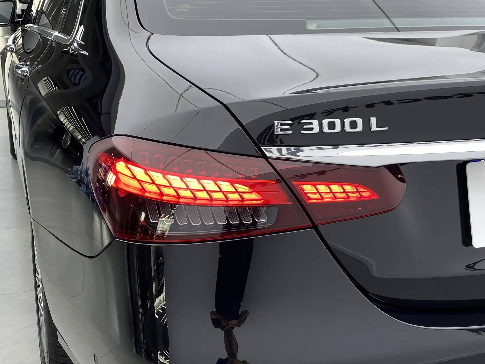 Mercedes-Benz E 300 L, 2023 32
