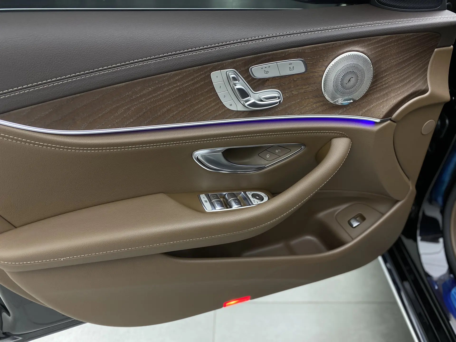 Mercedes-Benz E 300 L, 2023 19