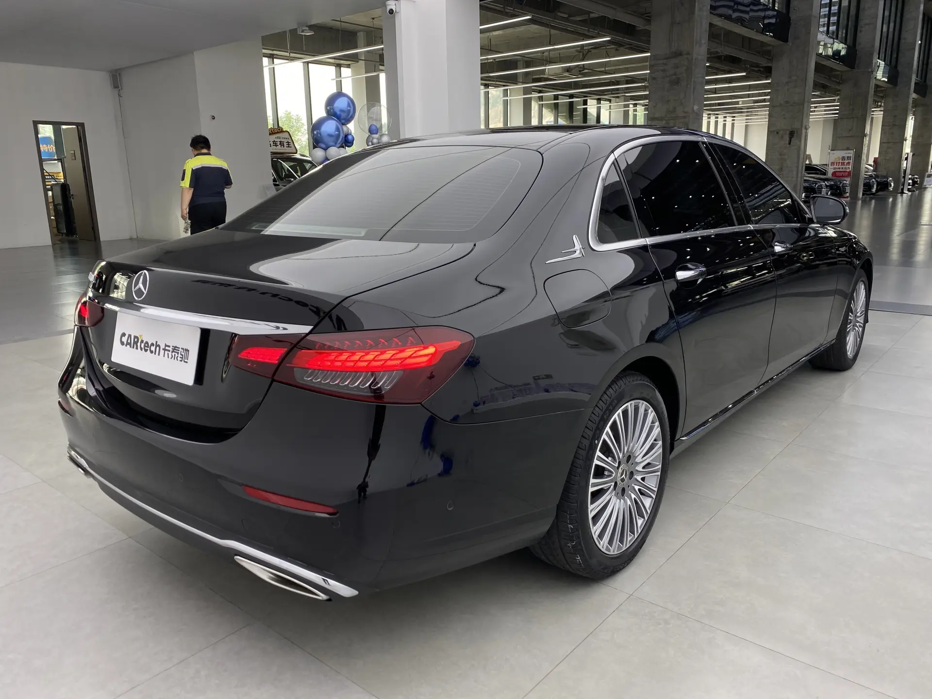 Mercedes-Benz E 300 L, 2023 33