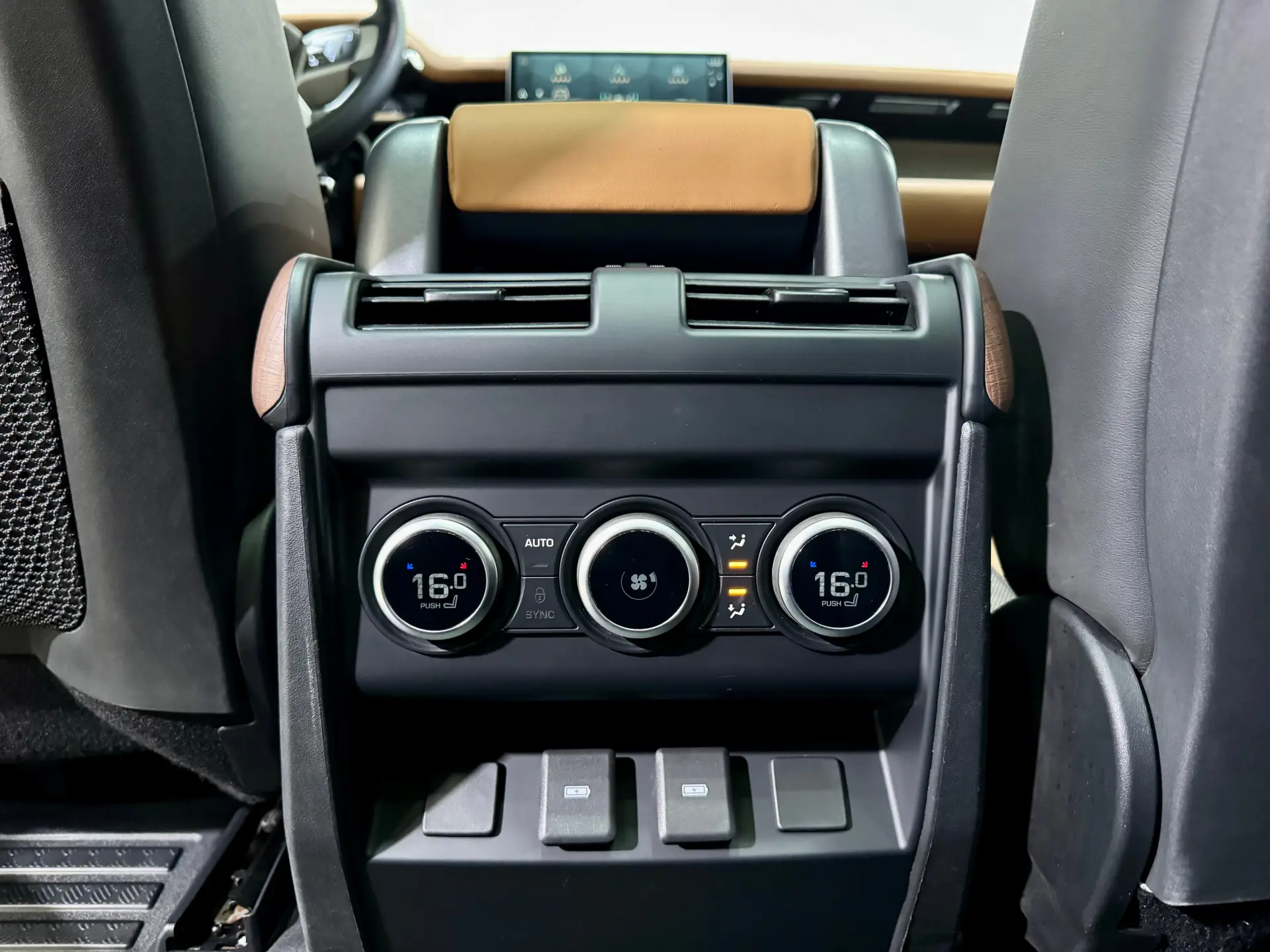 Land Rover Defender, 2023 19
