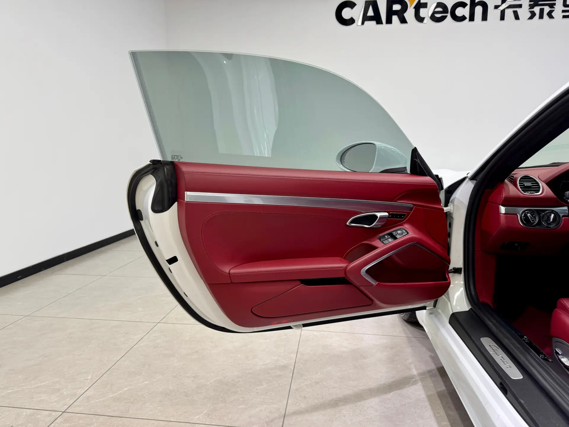 Porsche Cayman, 2021 все фото