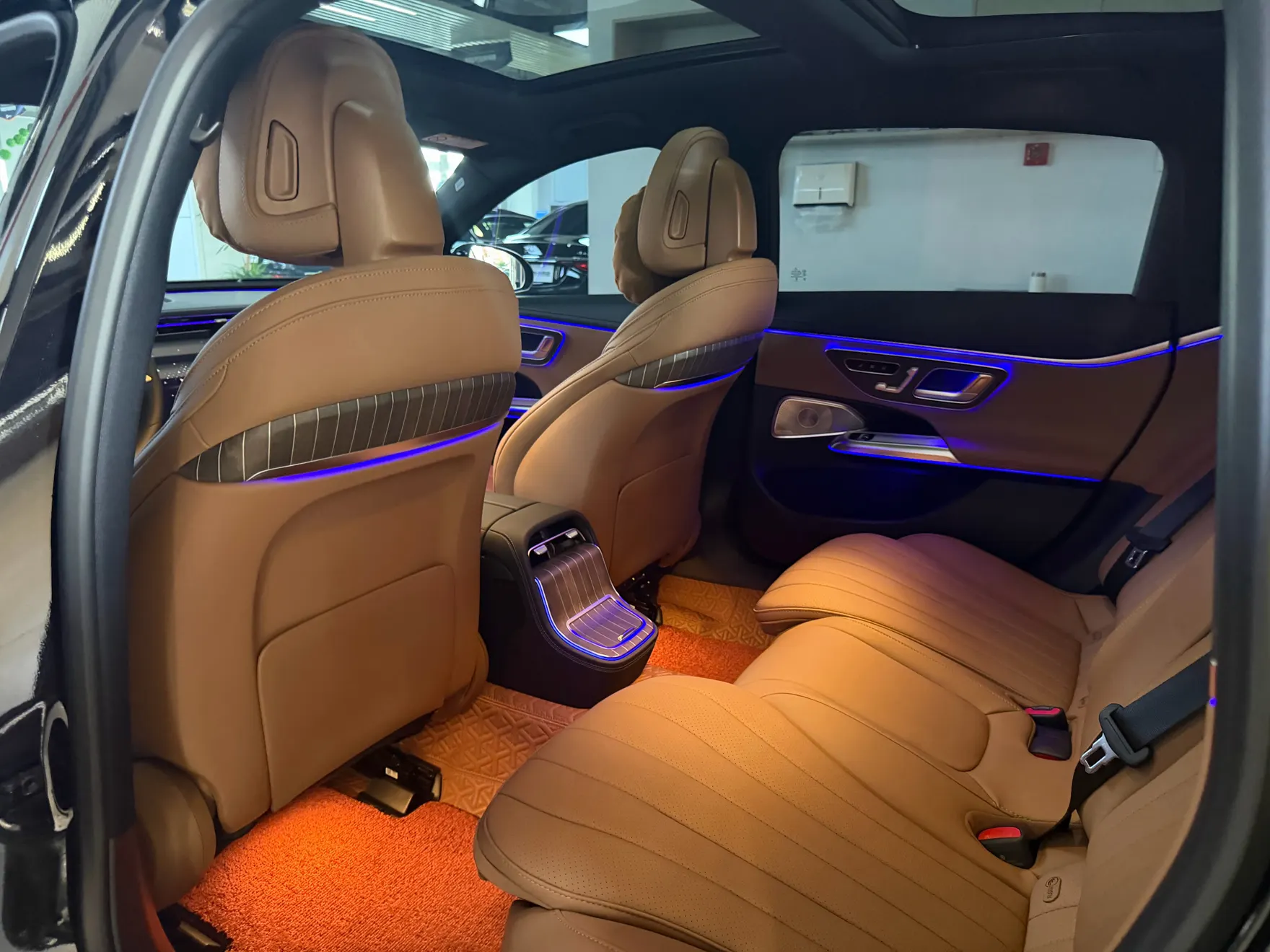 Mercedes-Benz E 300 L, 2025 14