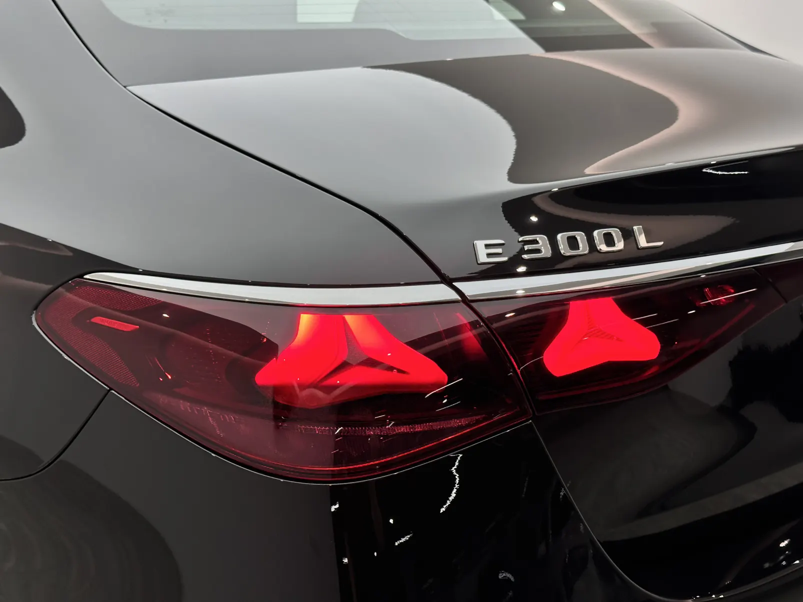 Mercedes-Benz E 300 L, 2025 21