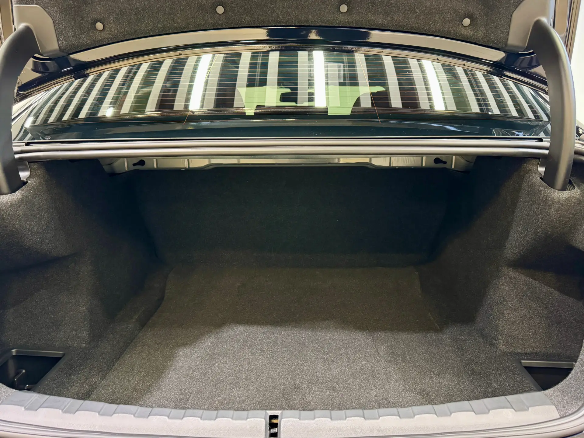 BMW 325Li, 2025 19