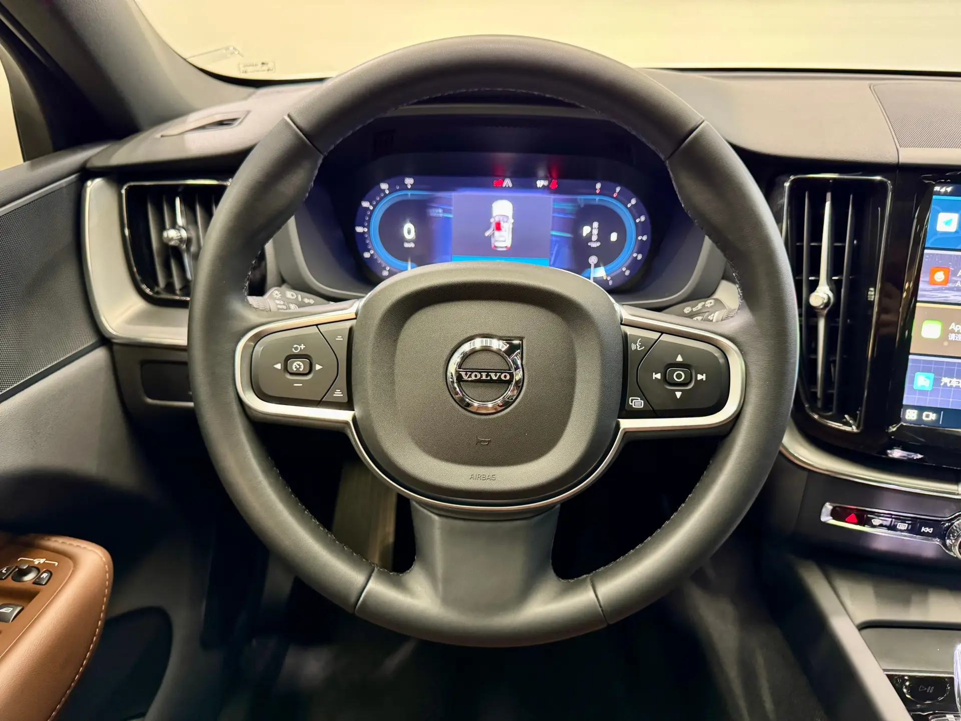 Volvo XC60, 2025 10
