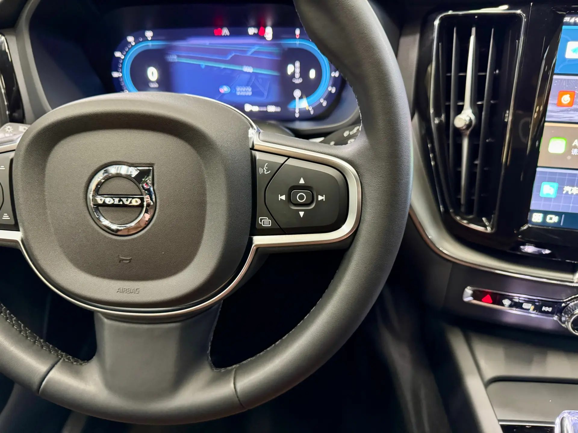 Volvo XC60, 2025 13