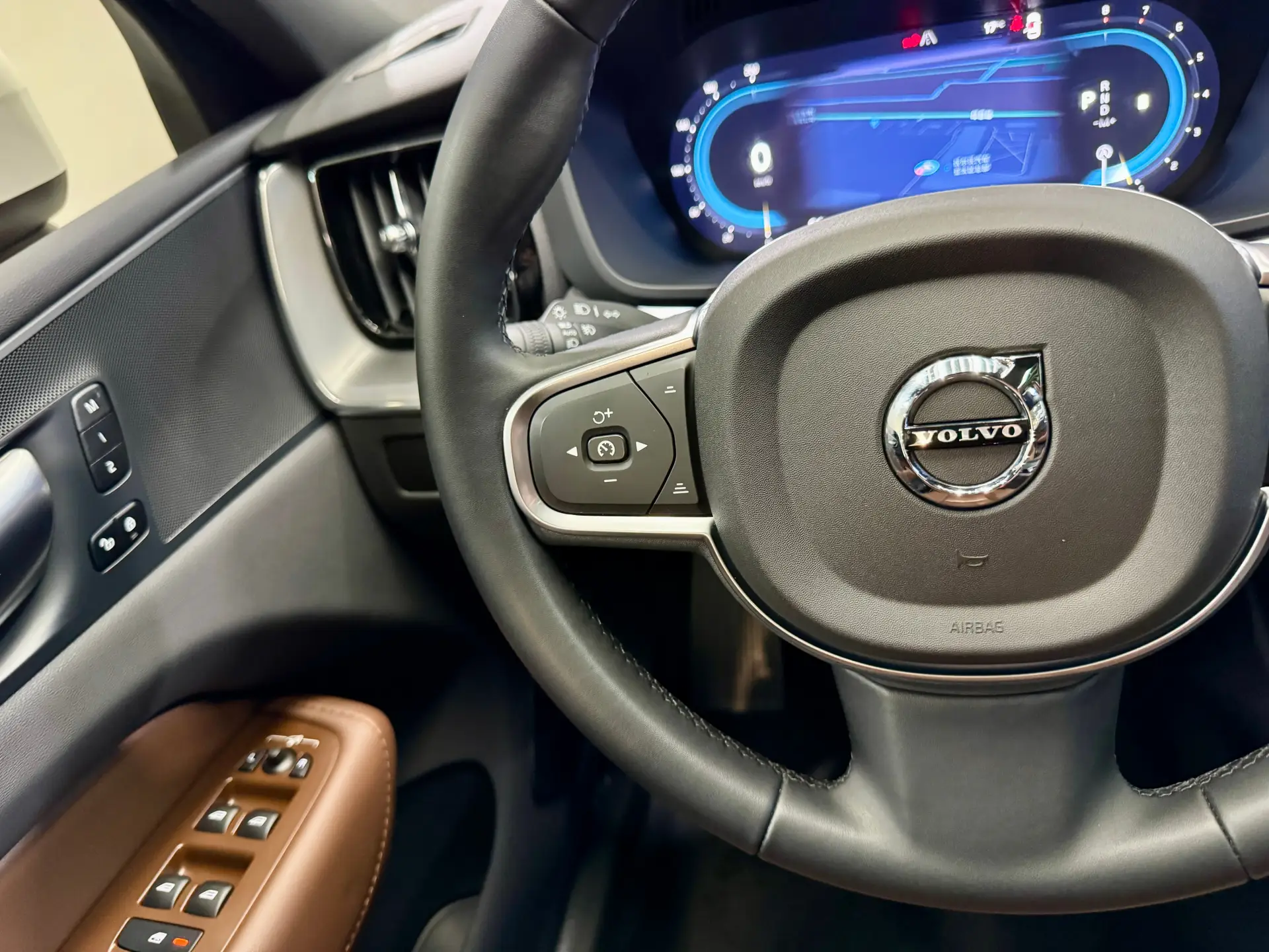 Volvo XC60, 2025 12