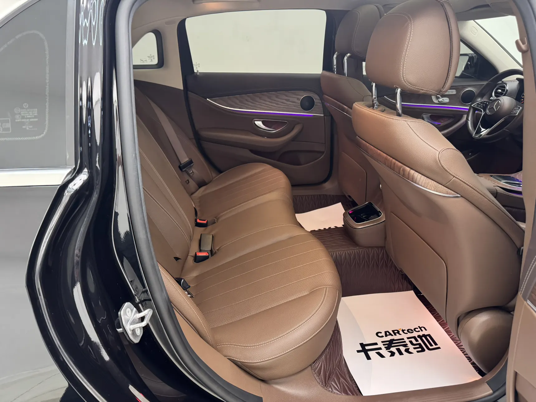 Mercedes-Benz E 350 e, 2022 22