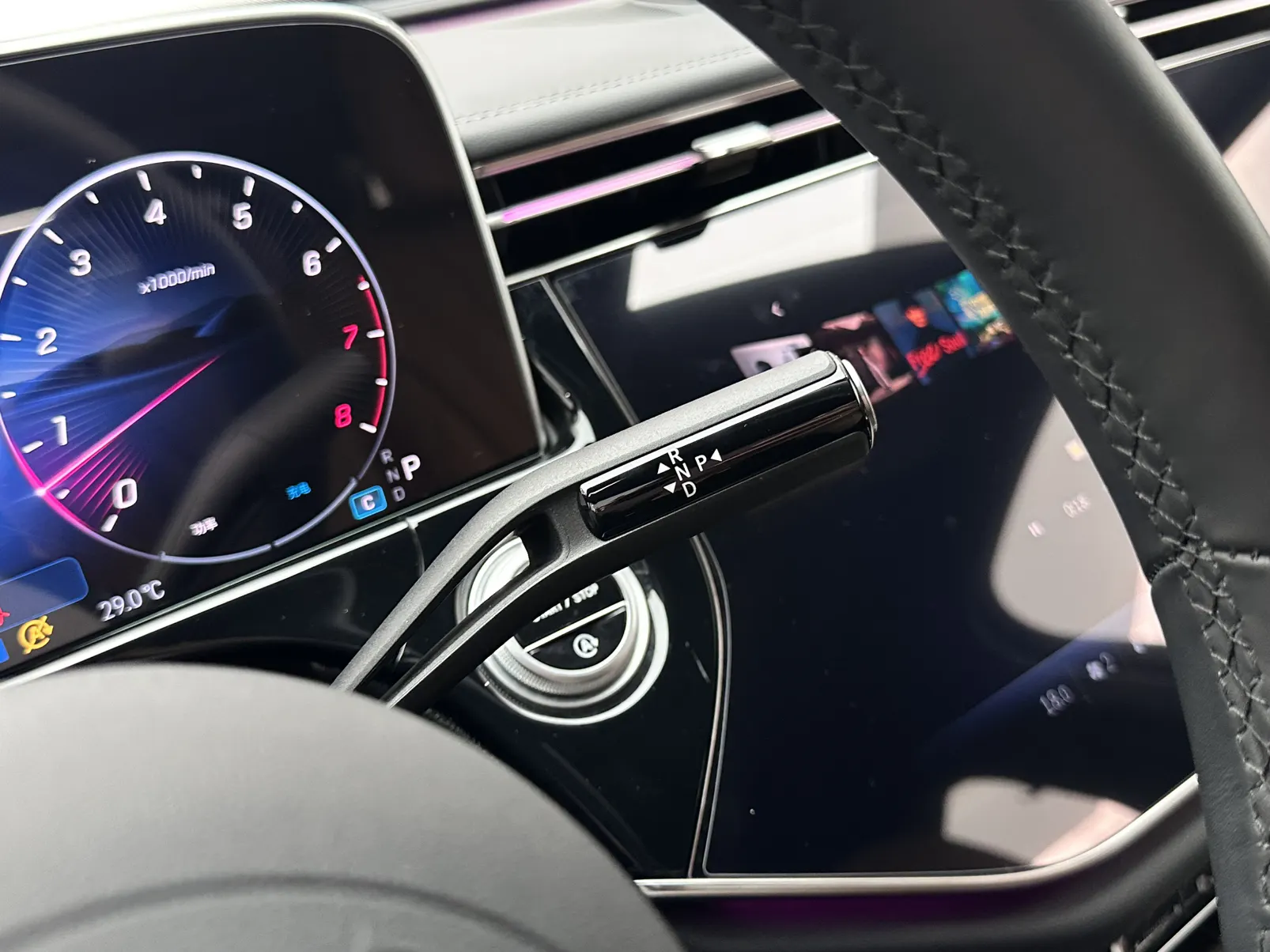 Mercedes-Benz E 300 L, 2025 18