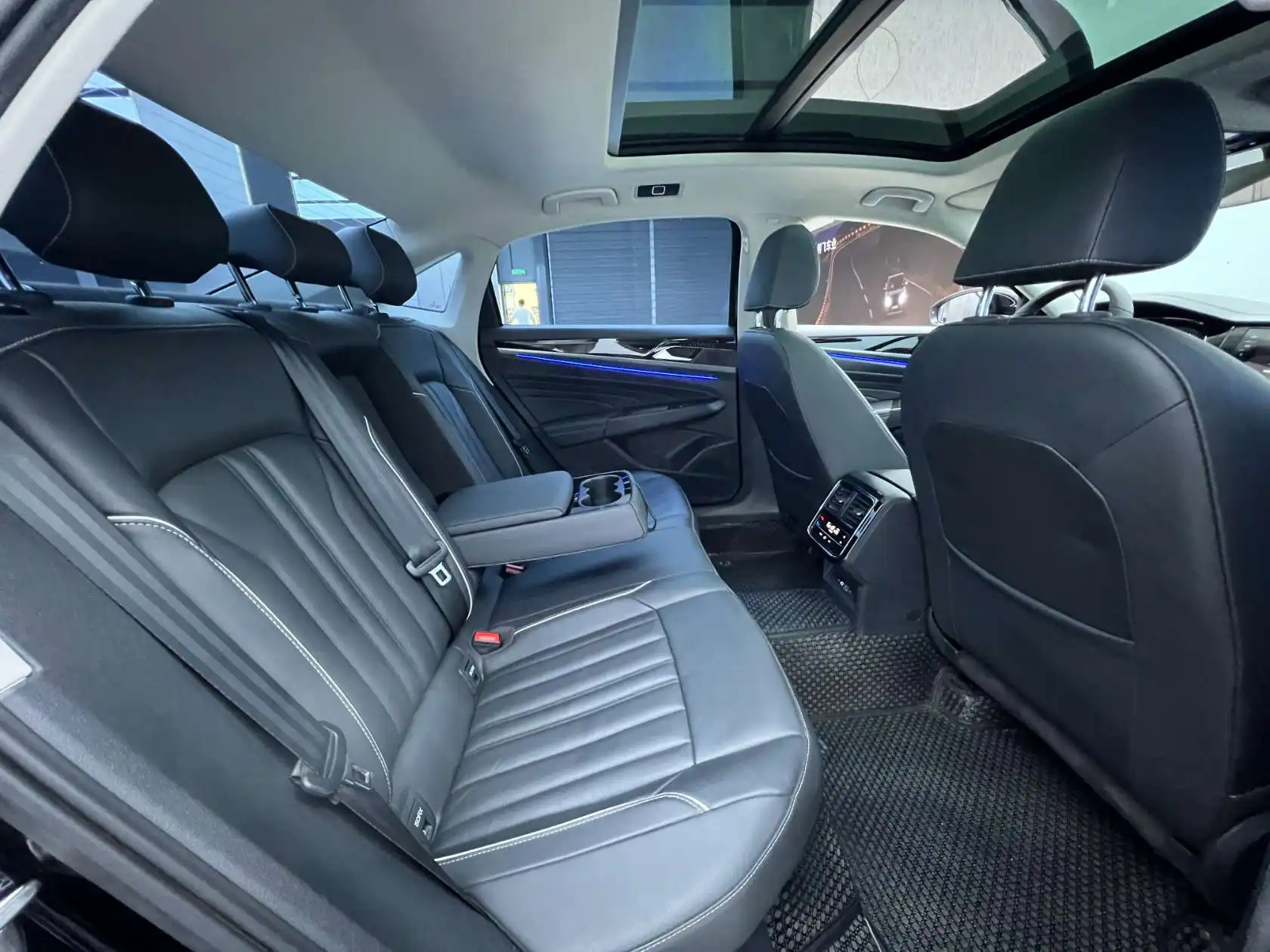 Volkswagen Passat, 2023 16