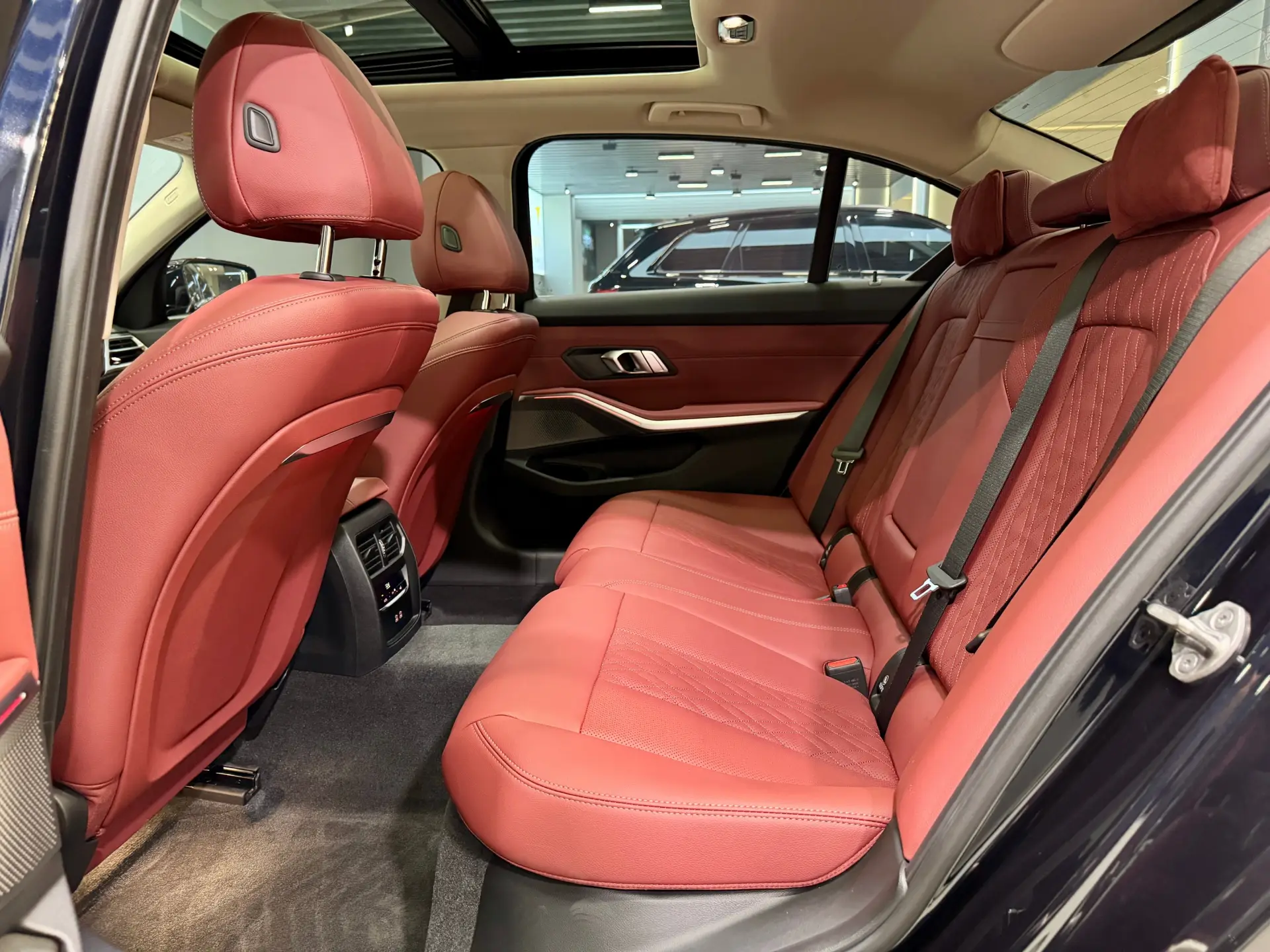 BMW 325Li, 2025 27