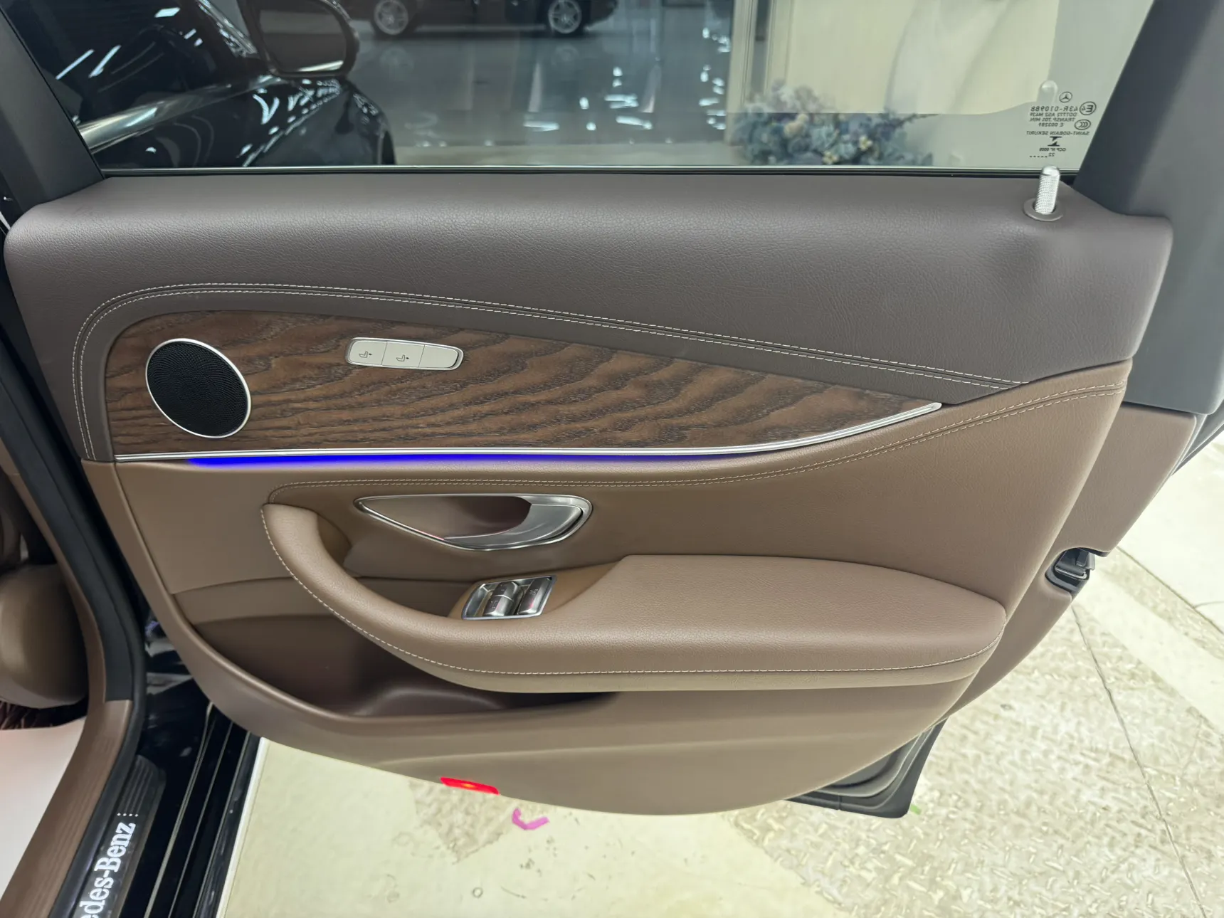 Mercedes-Benz E 350 e, 2022 18