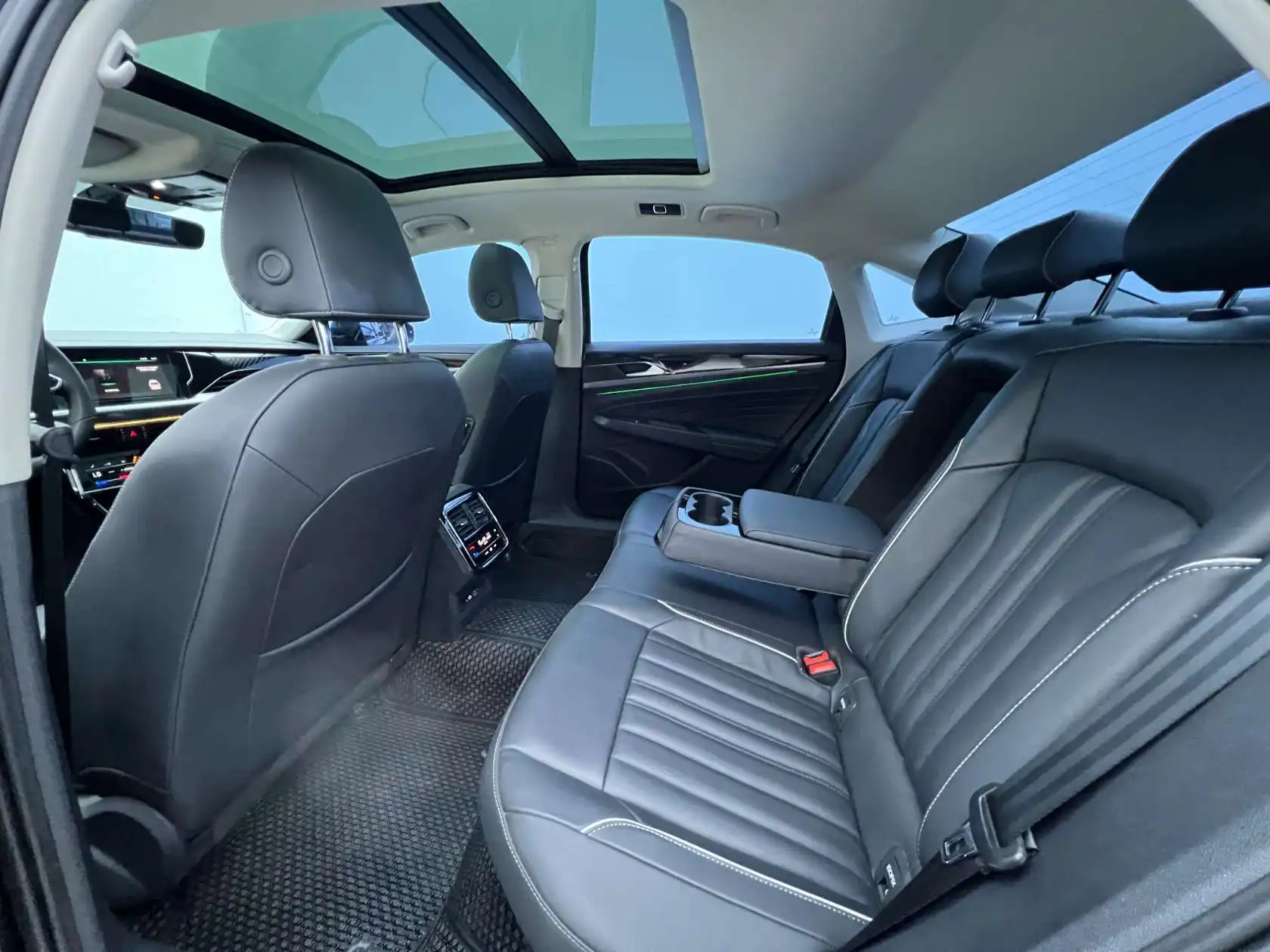 Volkswagen Passat, 2023 12