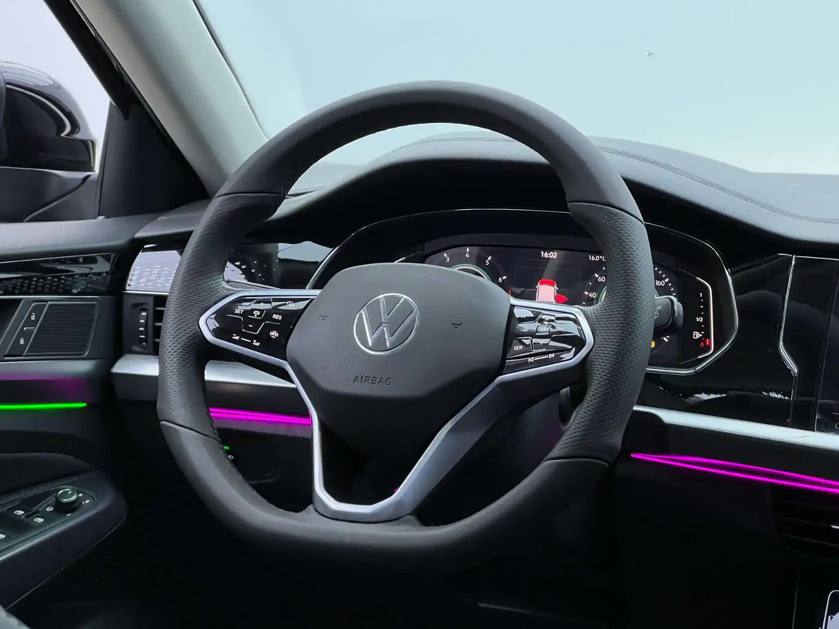 Volkswagen Passat, 2023 24