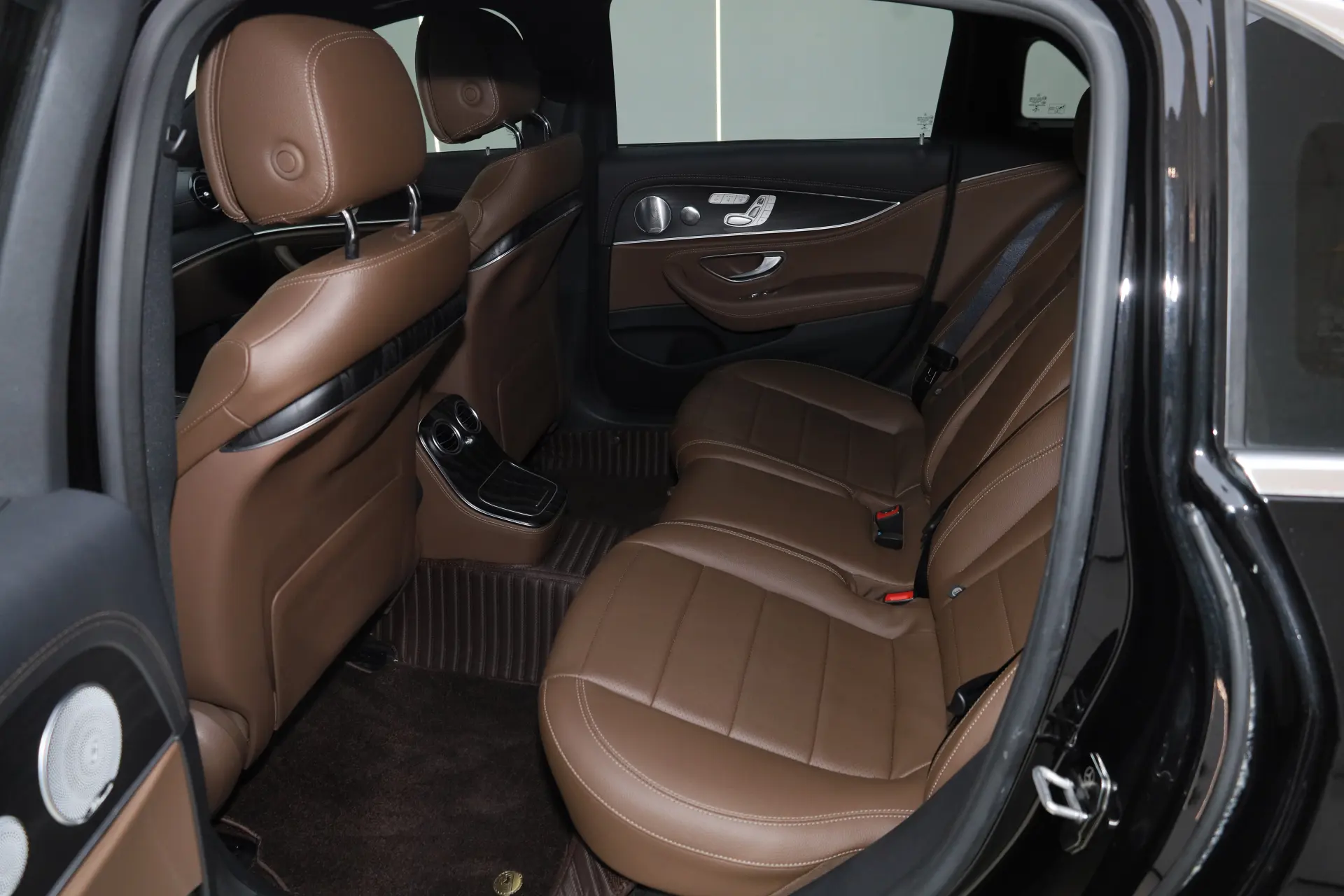 Mercedes-Benz E 300 L, 2021 19