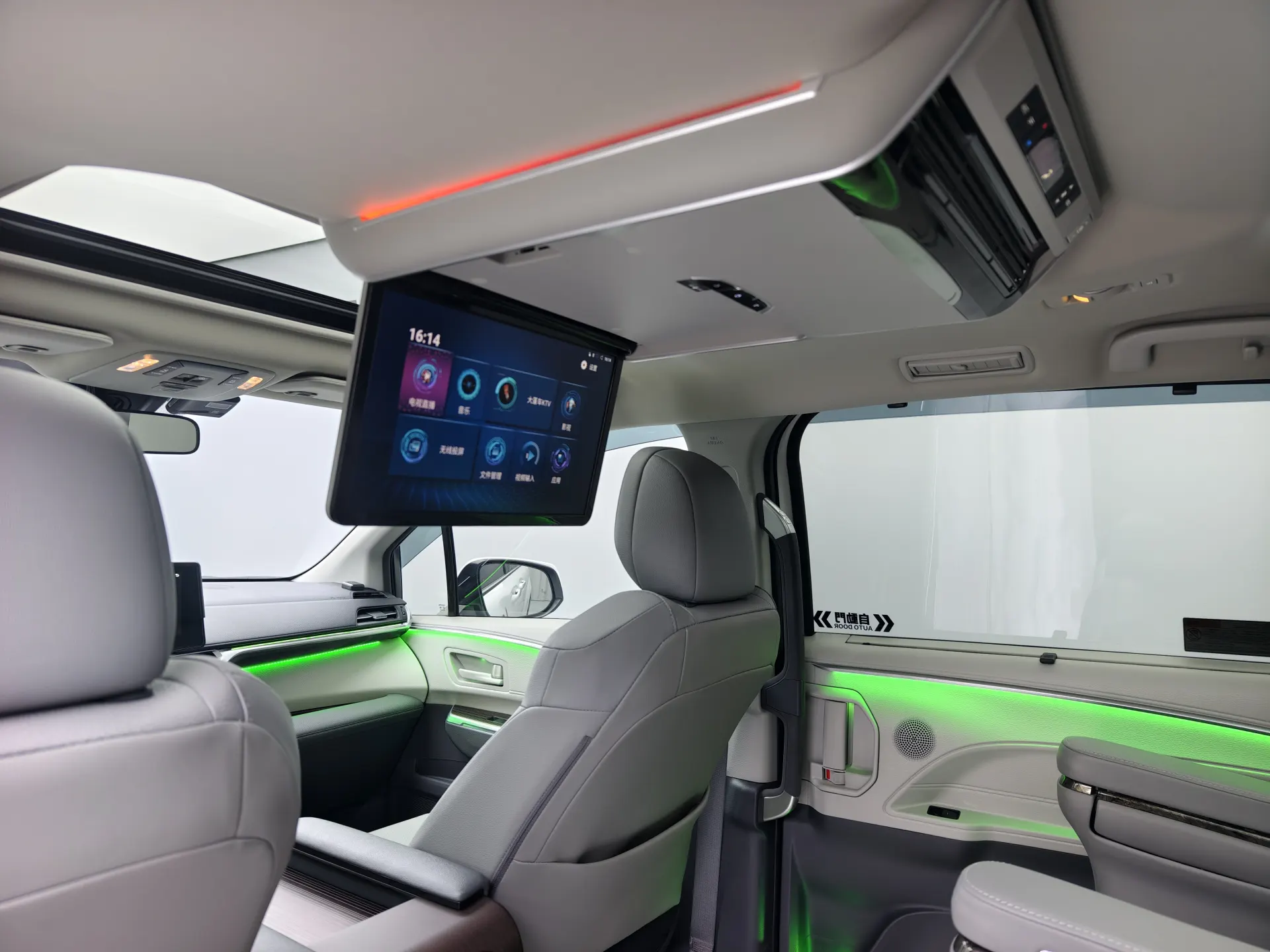 Toyota Granvia, 2023 20