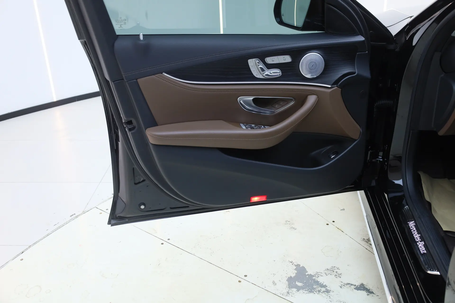 Mercedes-Benz E 300 L, 2021 28