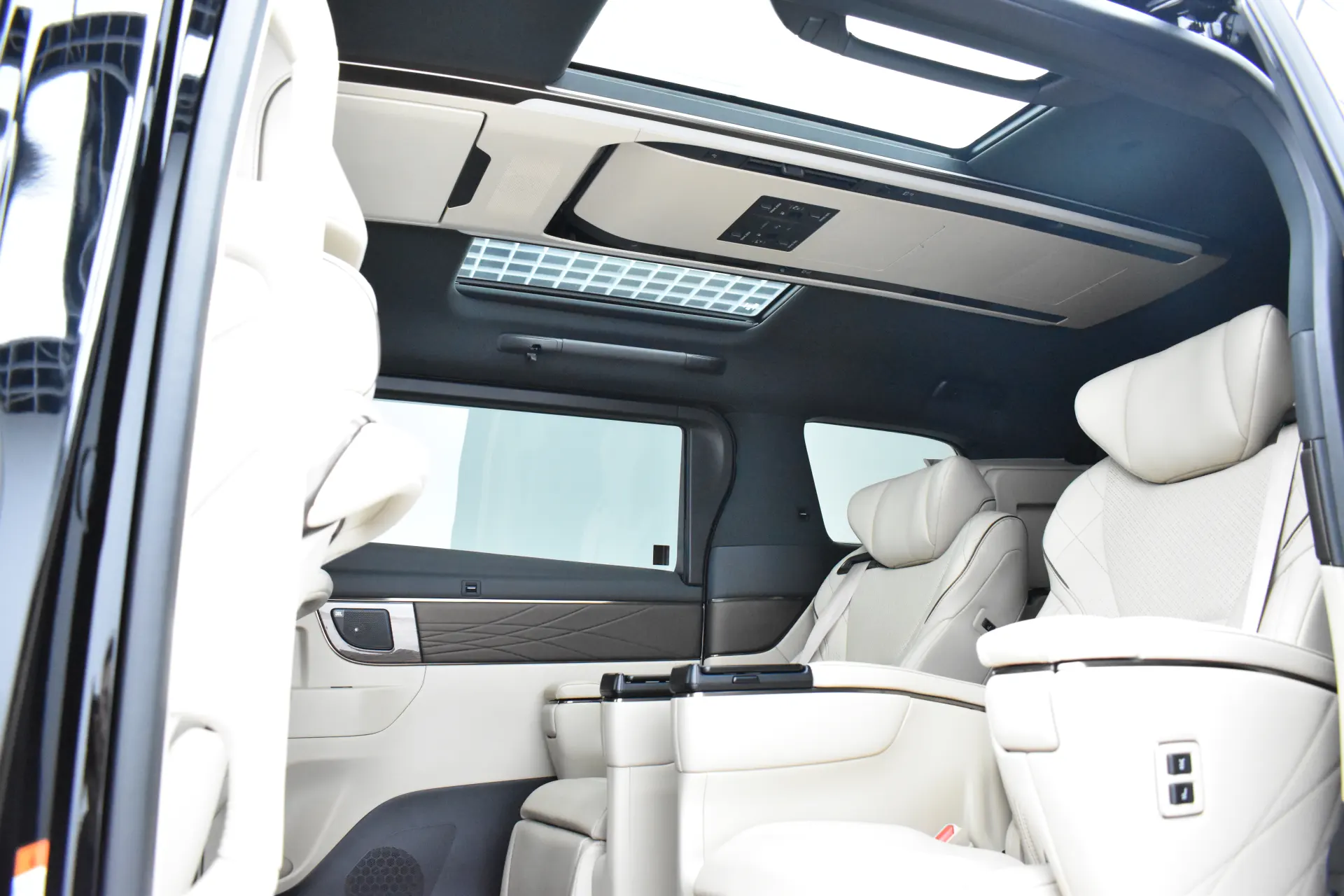 Toyota Alphard, 2024 14
