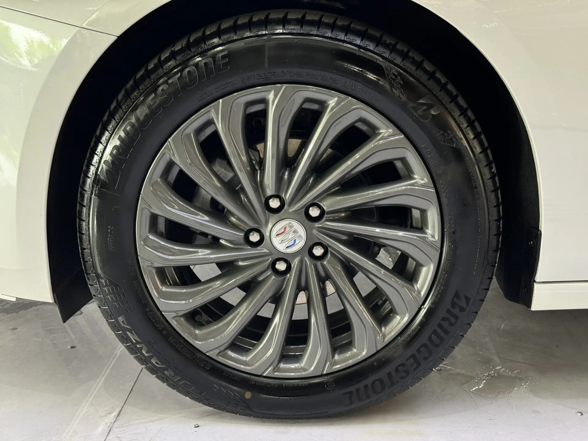 Buick LaCrosse, 2025 11