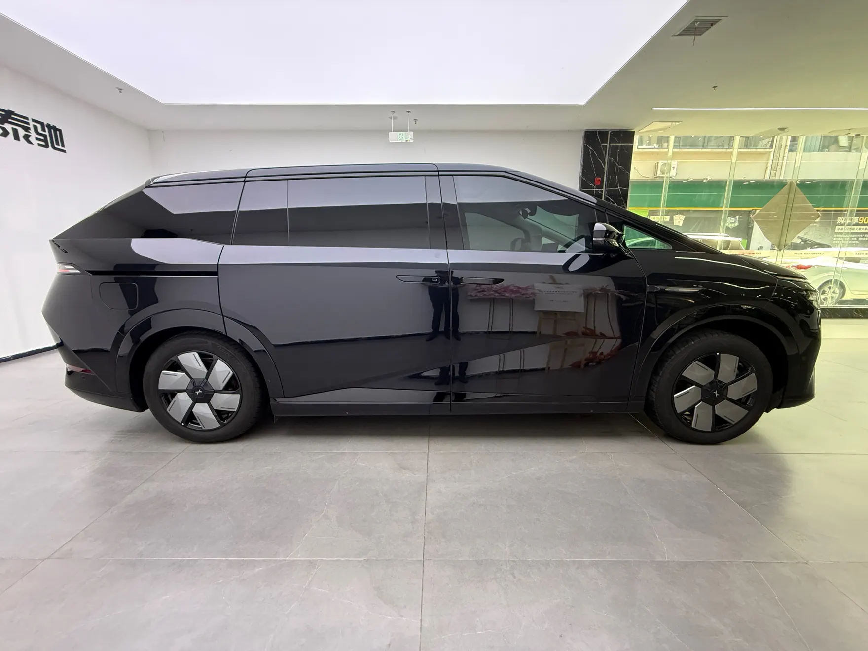 Xpeng X9, 2024 4
