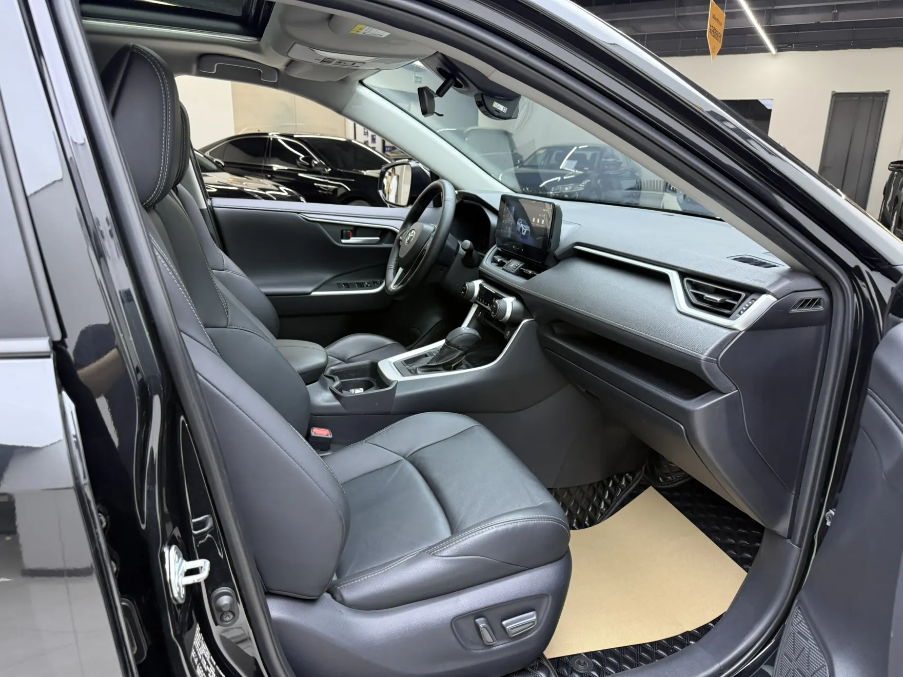 Toyota Wildlander, 2023 12