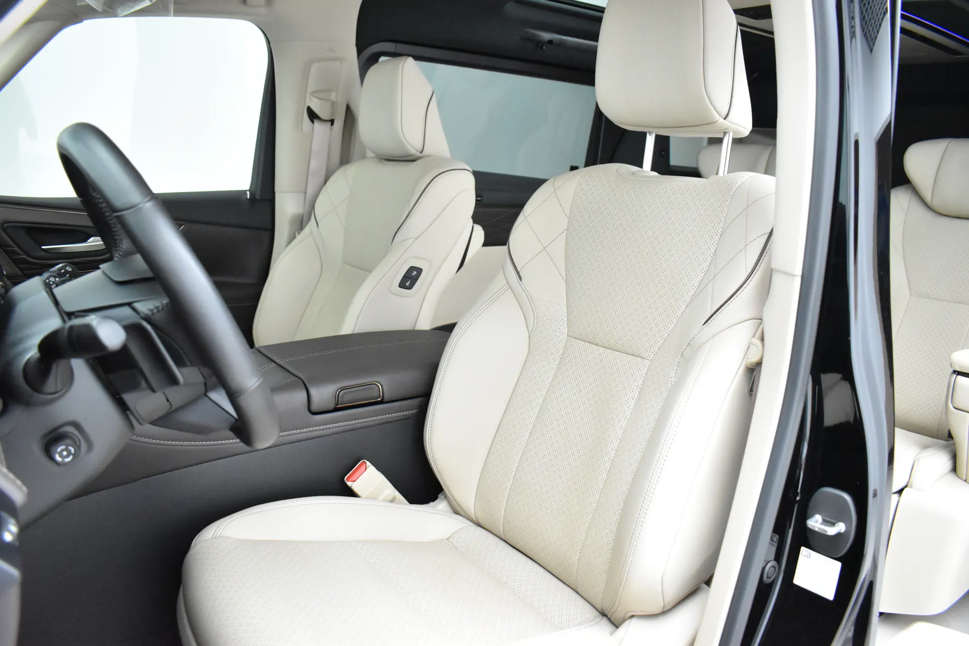 Toyota Alphard, 2024 11