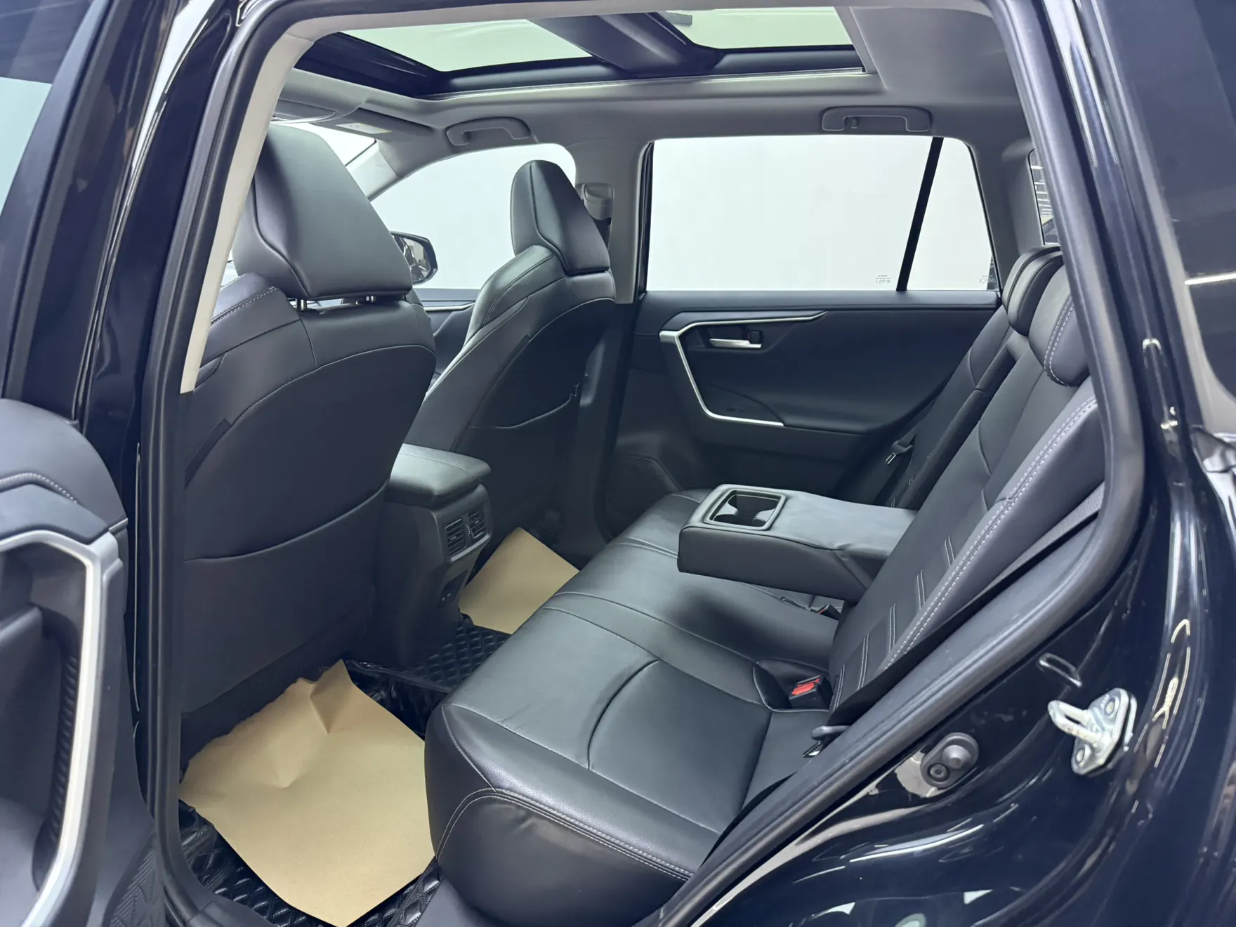 Toyota Wildlander, 2023 13