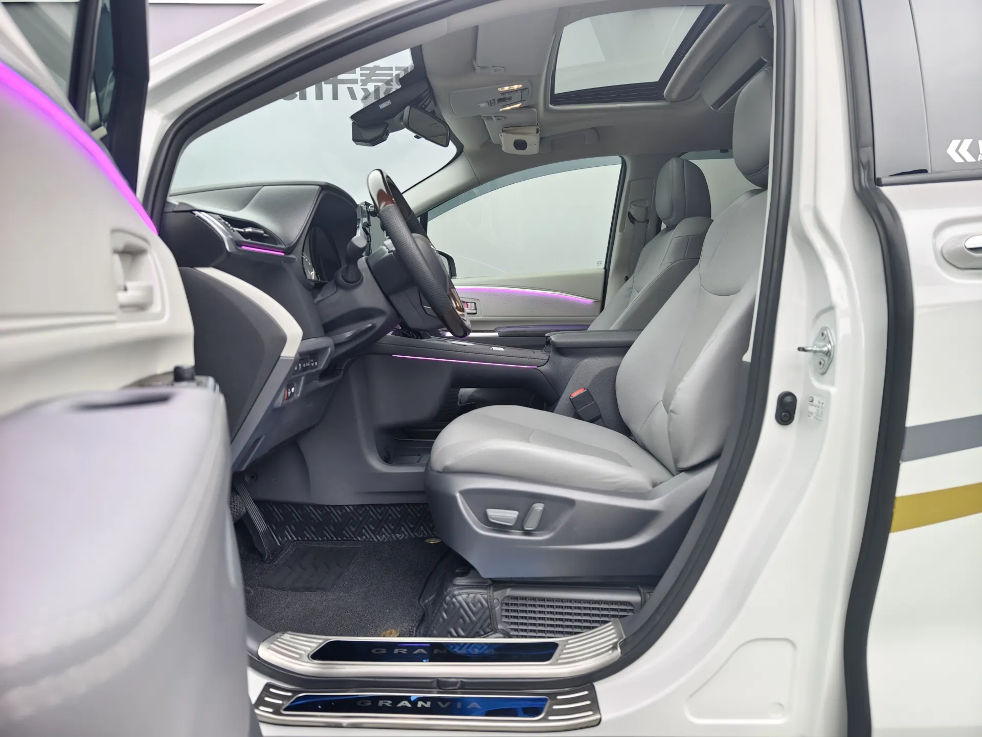 Toyota Granvia, 2023 14