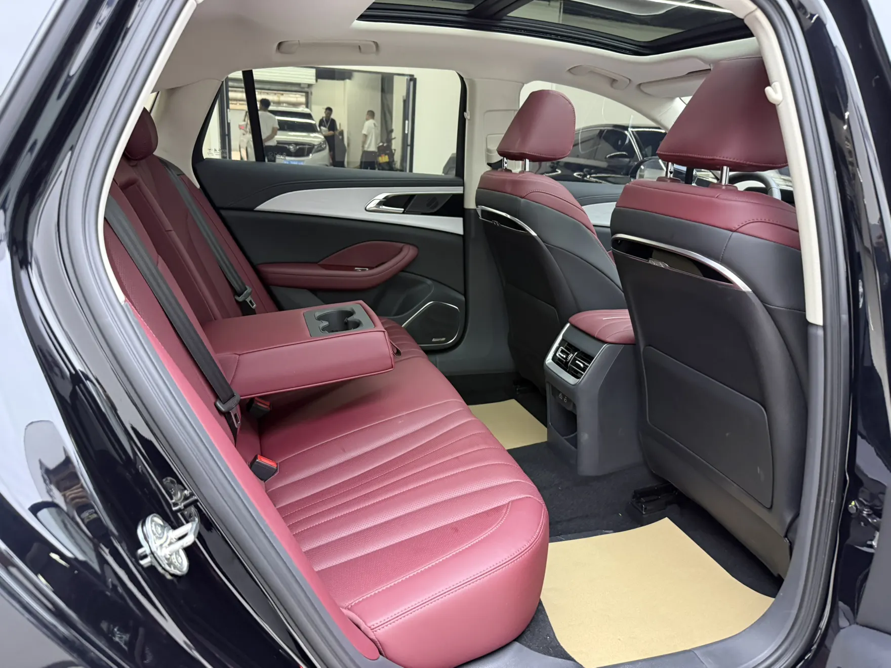 Hongqi H5, 2025 15