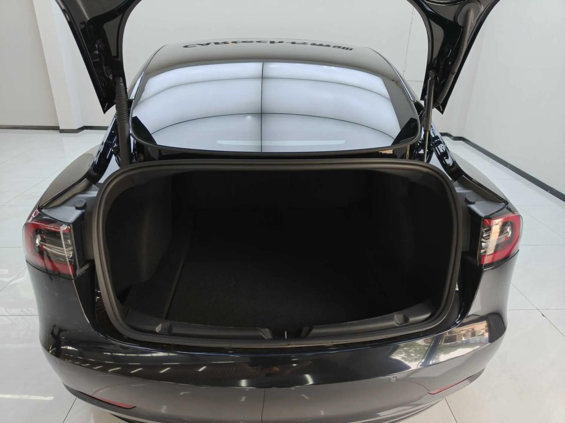 Tesla Model 3, 2023 12