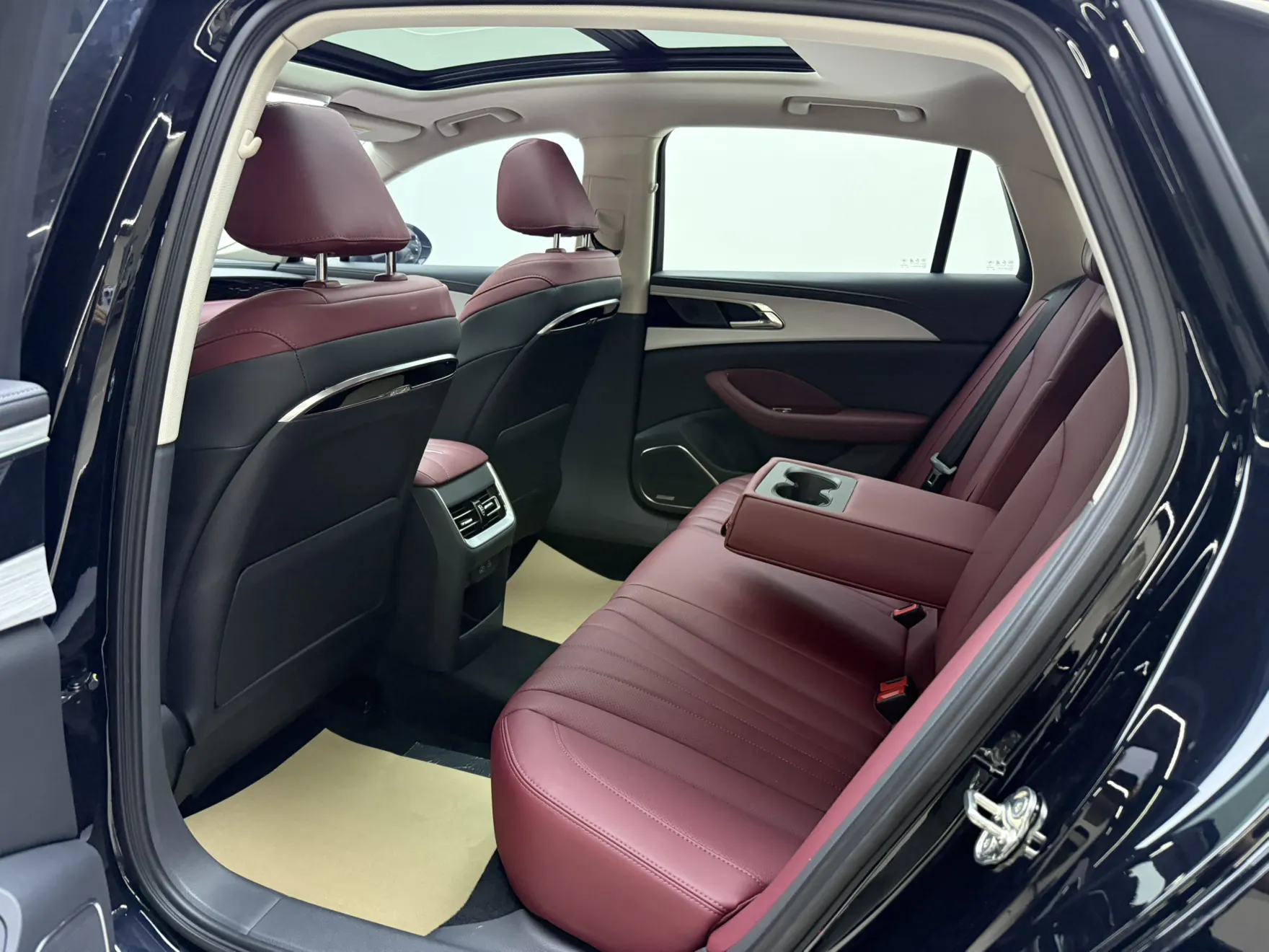 Hongqi H5, 2025 13