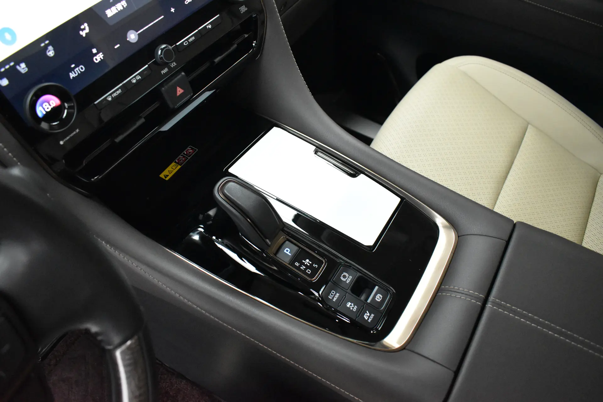 Toyota Alphard, 2024 8