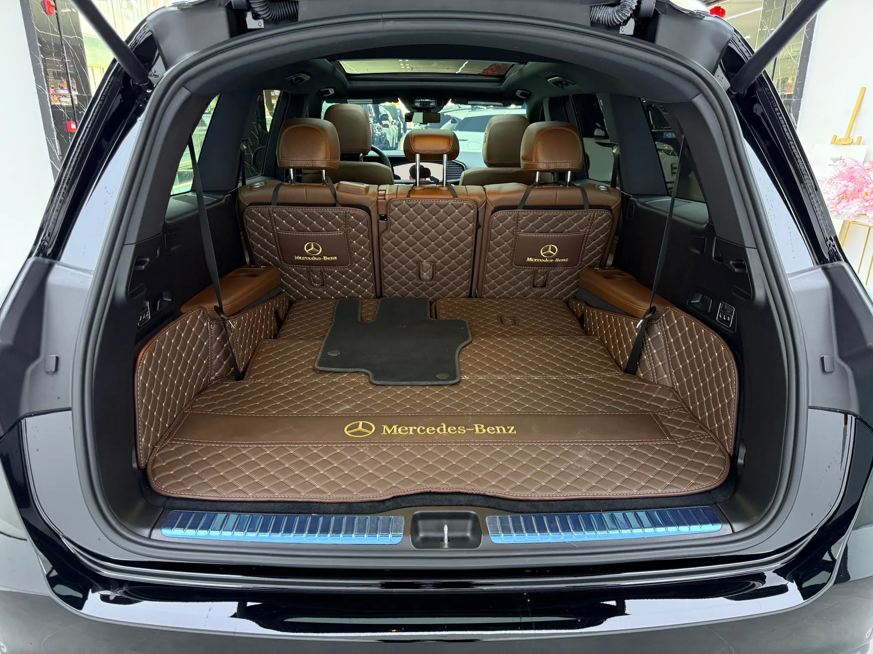 Mercedes-Benz GLS 450, 2024 27